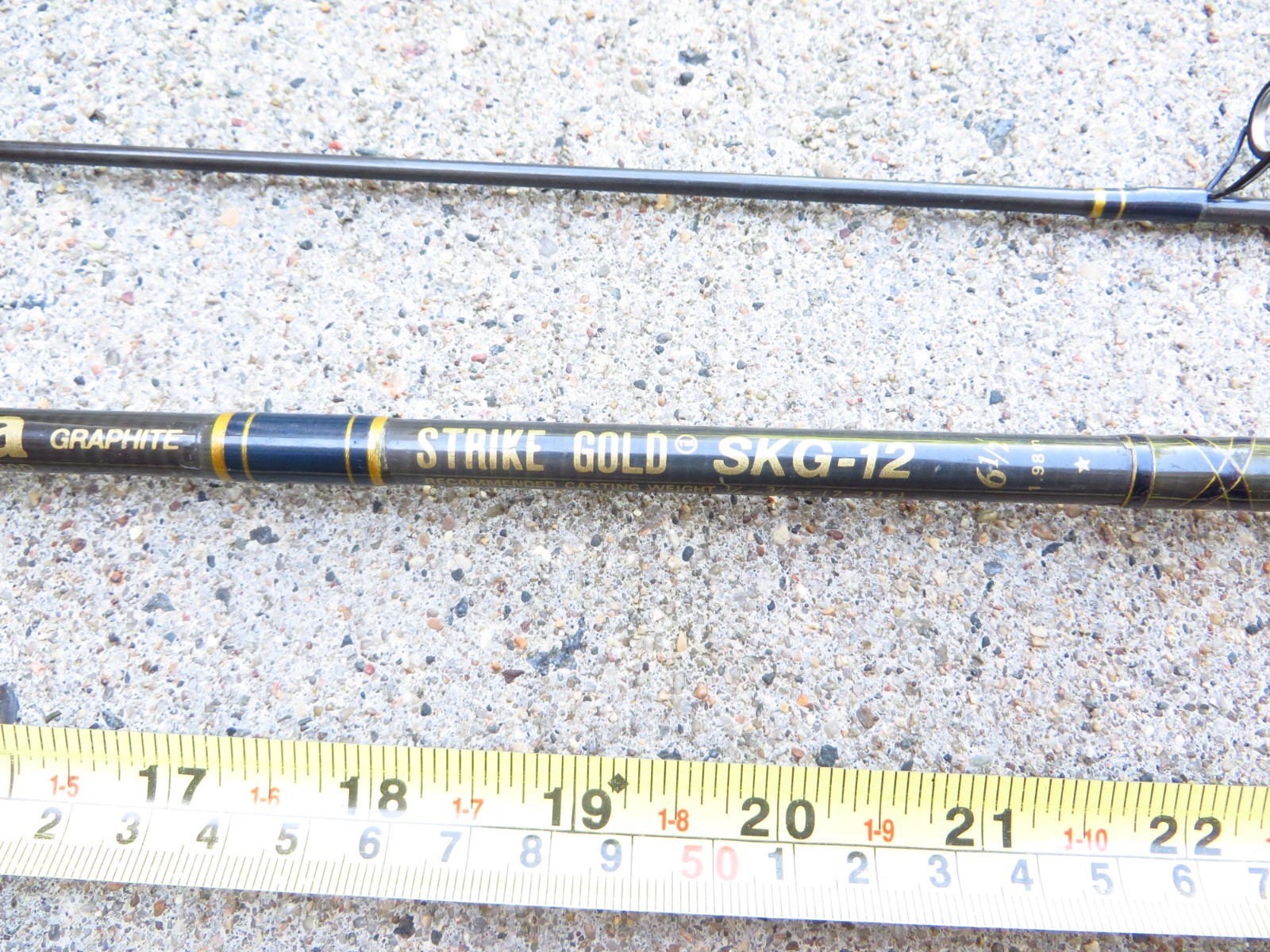 Daiwa STRIKE GOLD Graphite SKG-12 6’6 2PC Medium Light Action Spinning Rod