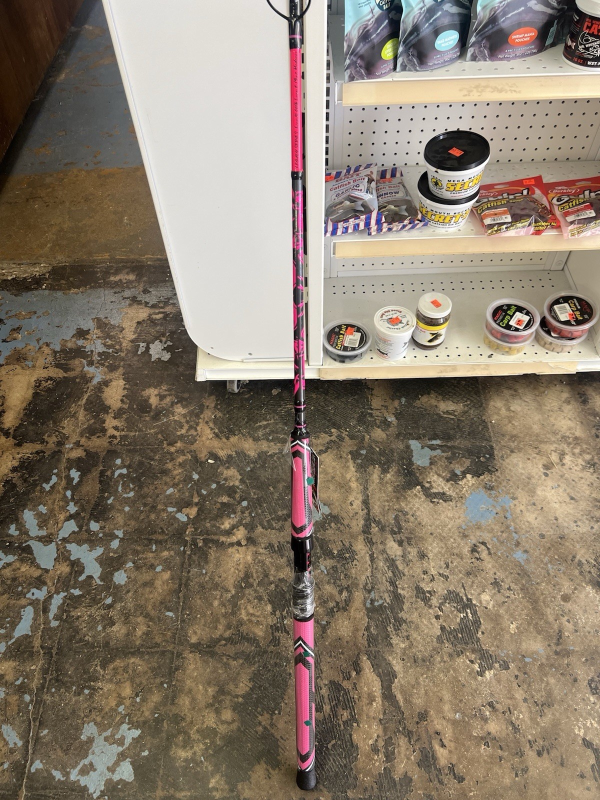 MadKatz Legacy Pink Spinning Rod
