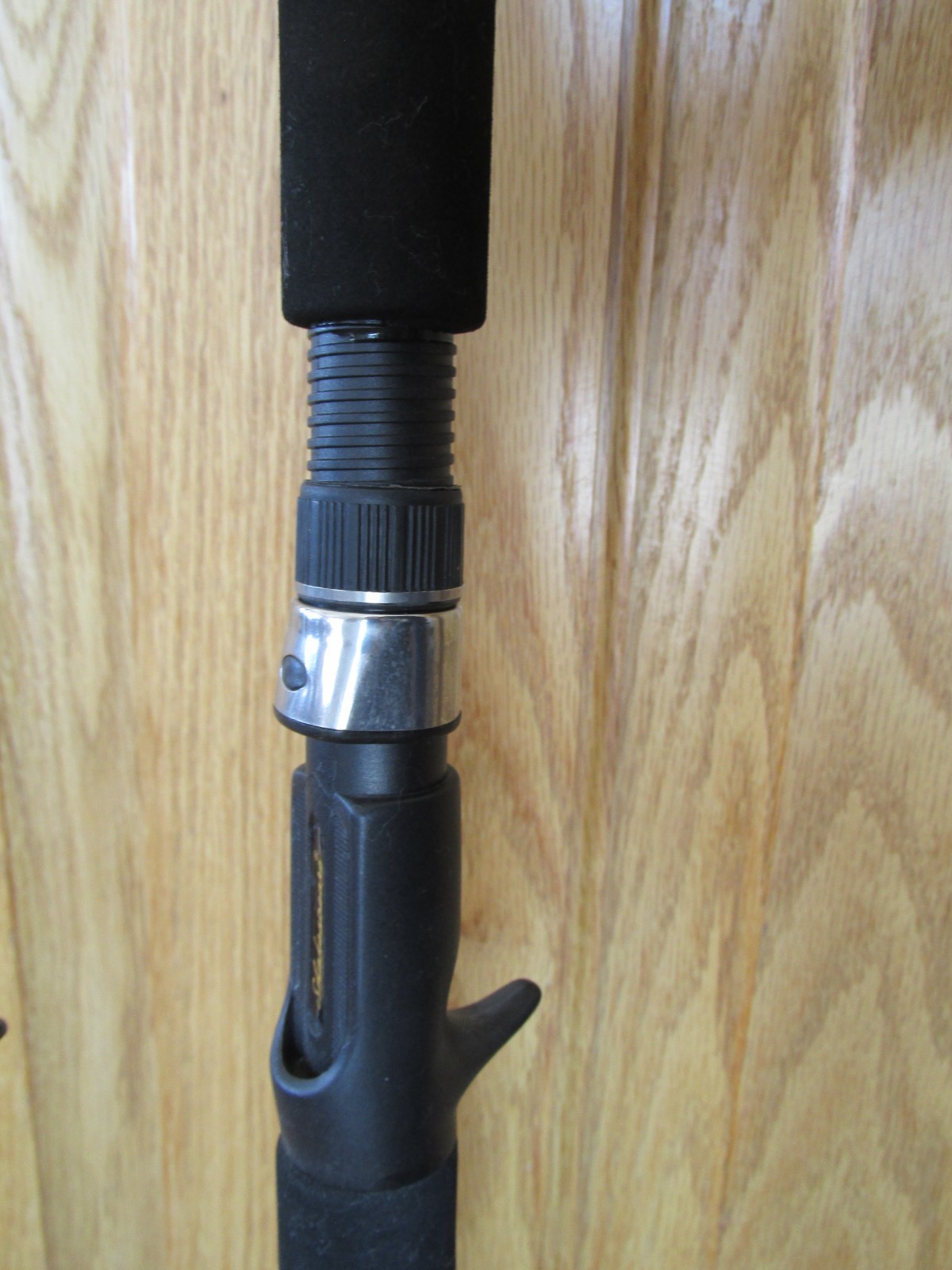 STRAIGHT BUTT! SHAKESPEARE UGLYSTIK CATFISH~8′ 2 pc~Casting Rod~Med Heavy USED