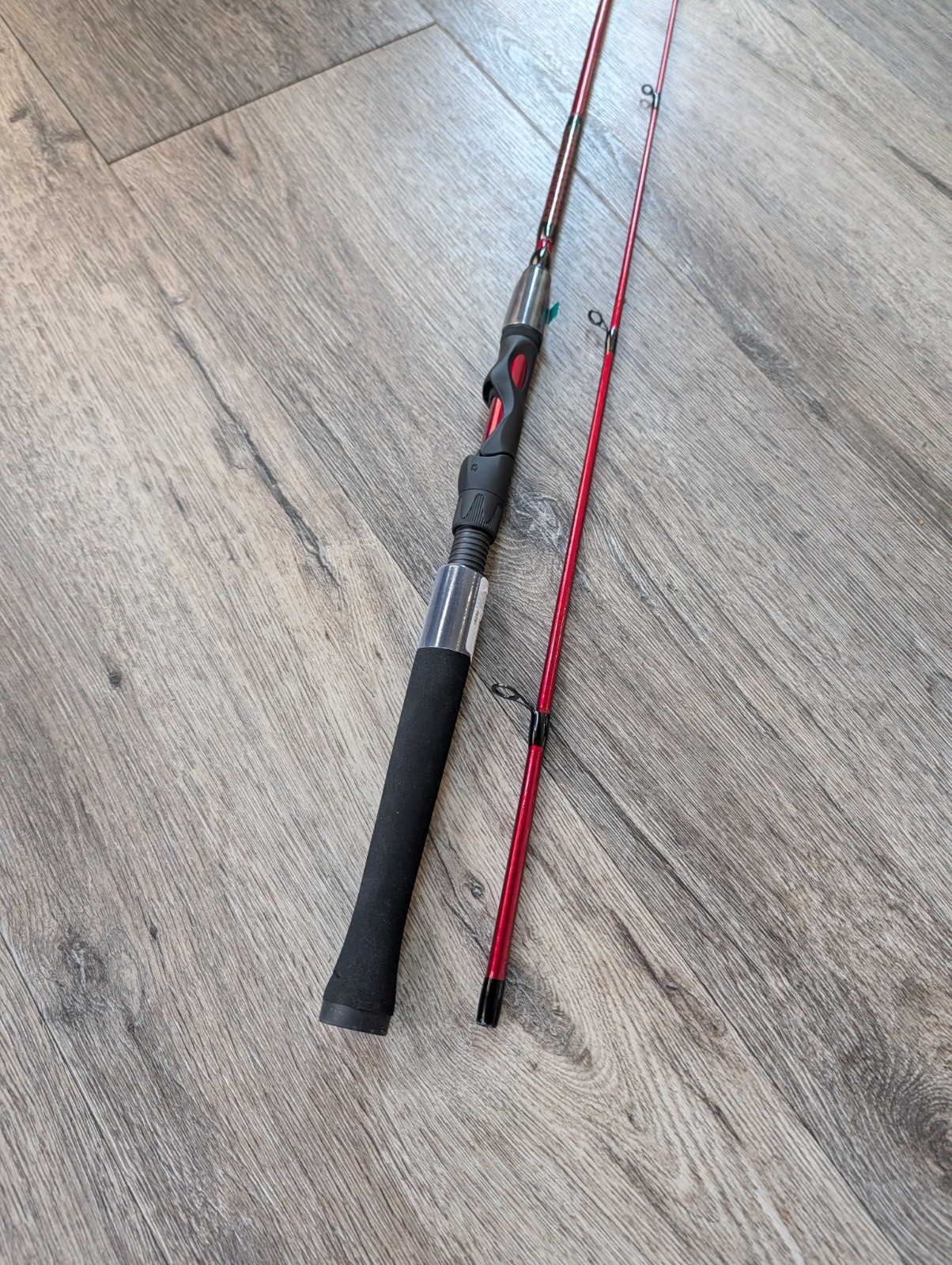 Shakespeare Ugly Stik Carbon Walleye 6’6″ Medium-Fast 2 Piece Spinning Rod.