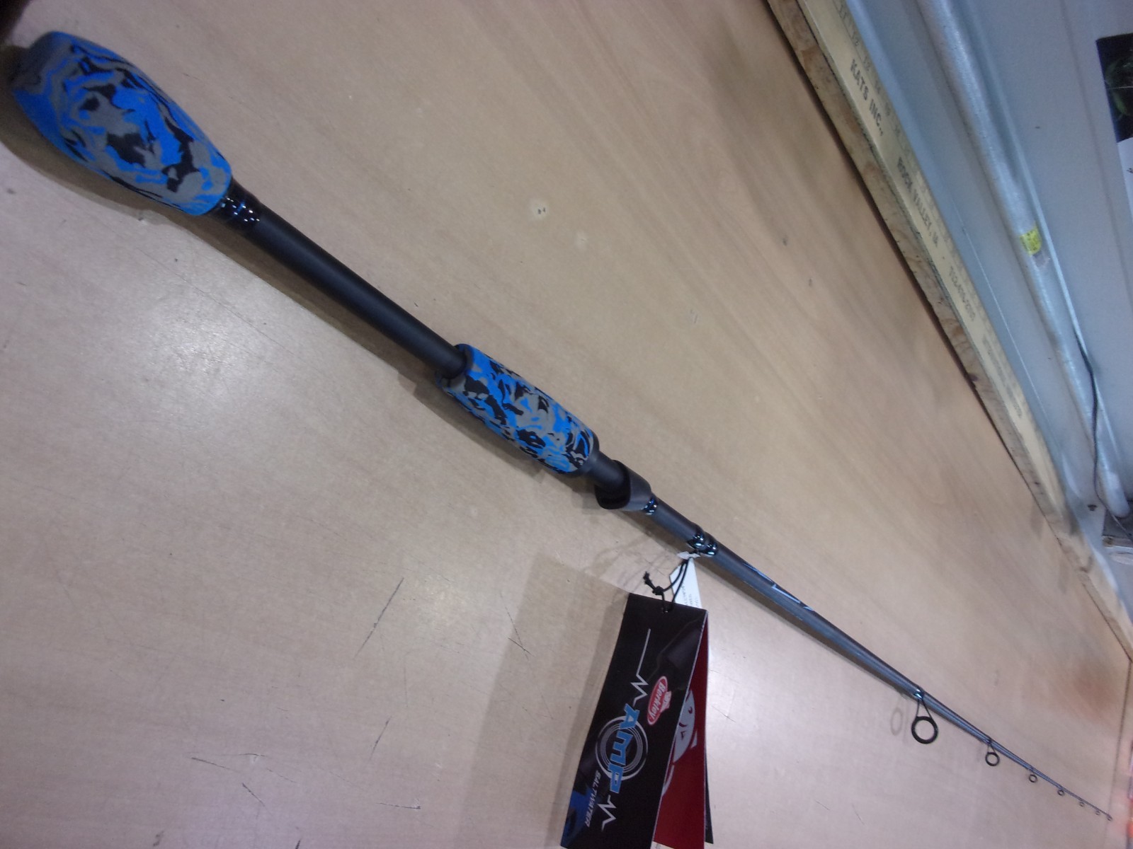 BERKLEY AMP SALTWATER SPINNING ROD 7 foot 6 inch length Medium power
