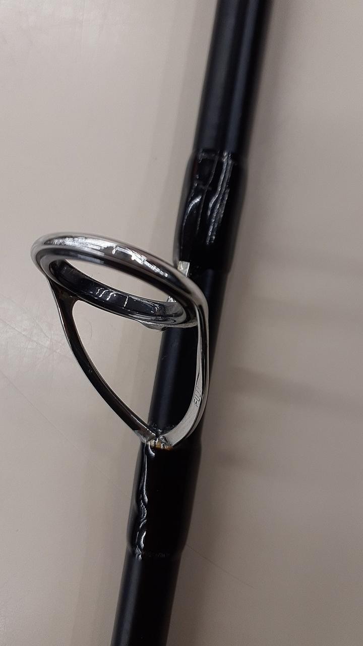 GAMAKATSU Luxxe Coyote S100M Shore Jigging Rod 2pcs 190g Used, Crack, Rust