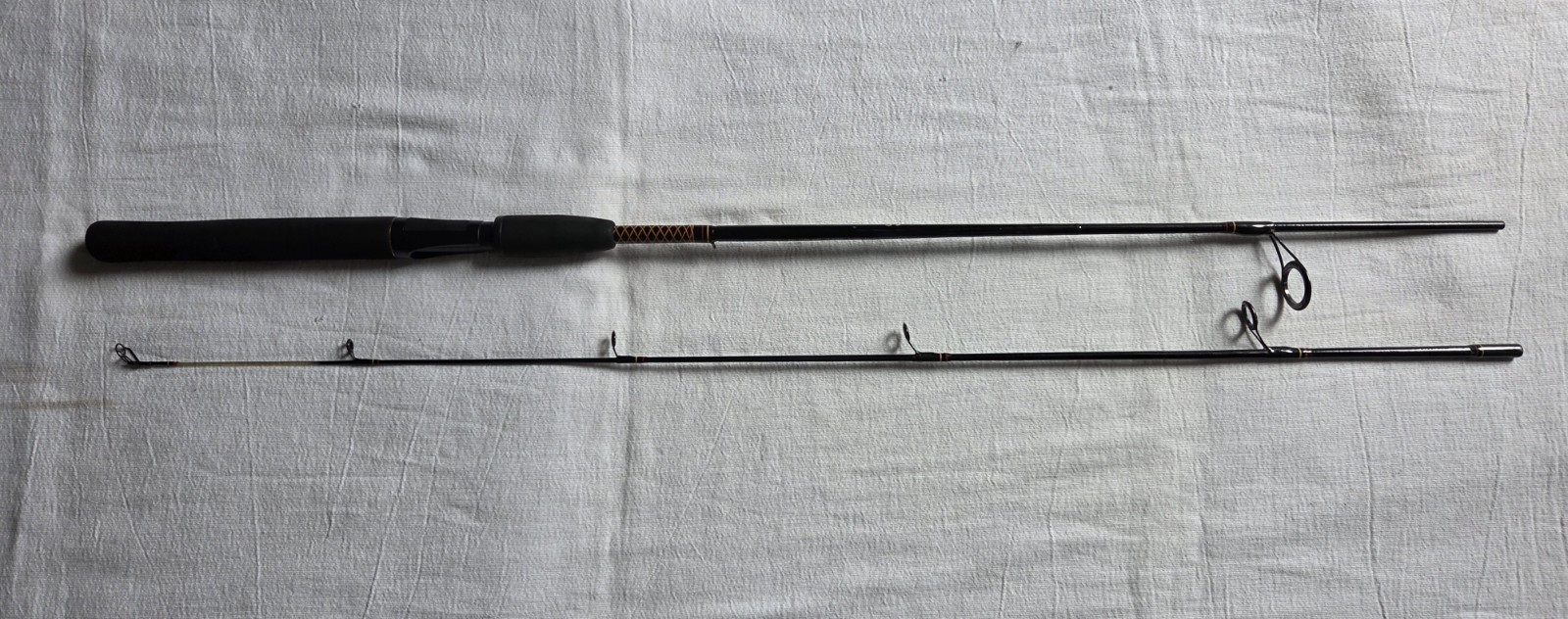 SHAKESPEARE 6′ UGLY STIK 2 PC SPINNING ROD – USED/DECENT