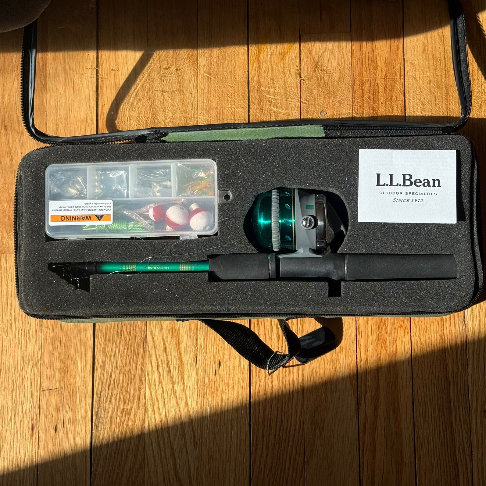 LL Bean First Cast Spin Fishing Outfit Telescoping Rod Reel Tackle Case Complete