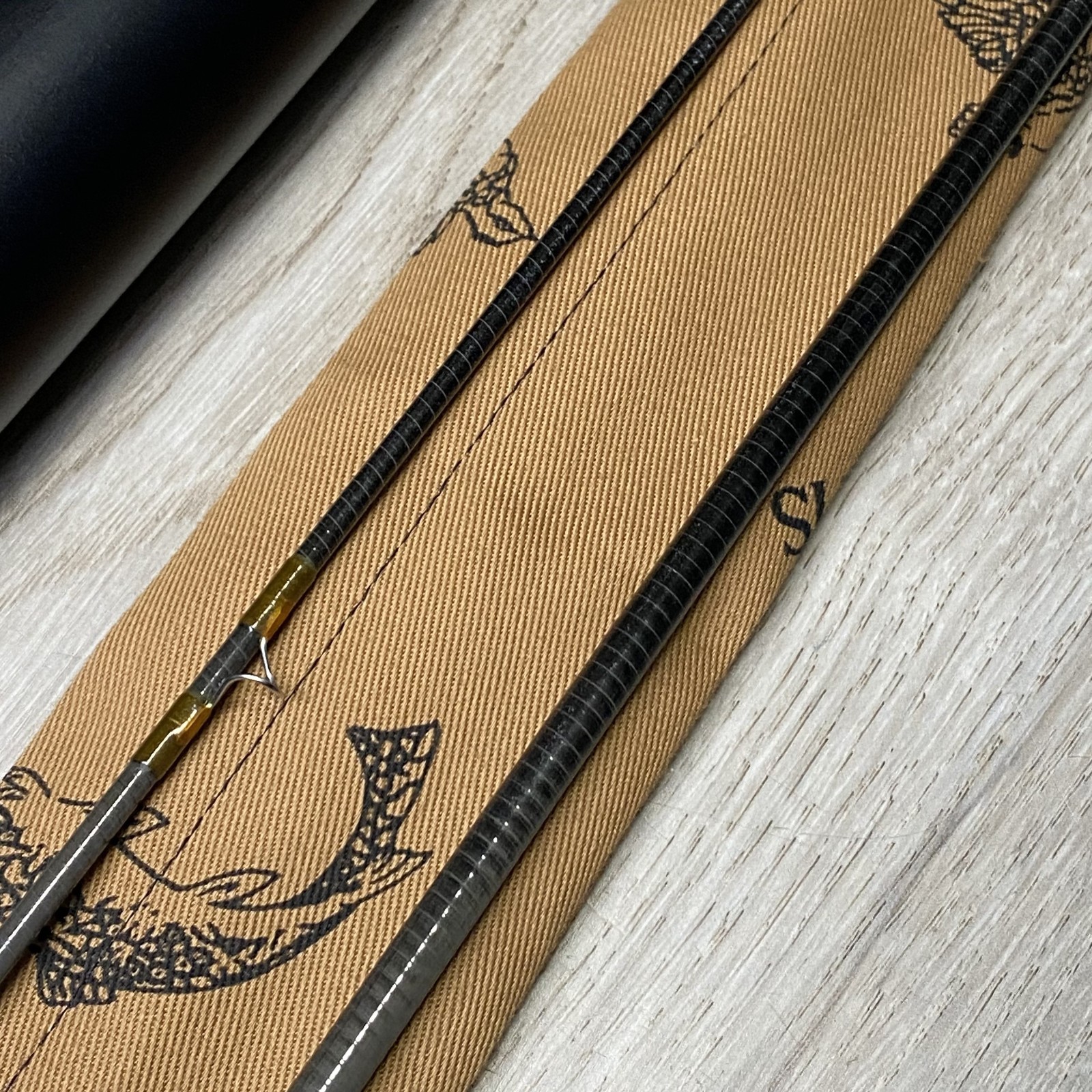 ORVIS Graphite “FAR AND FINE” 5wt 7’9″ Fly rod w/Sock Tube