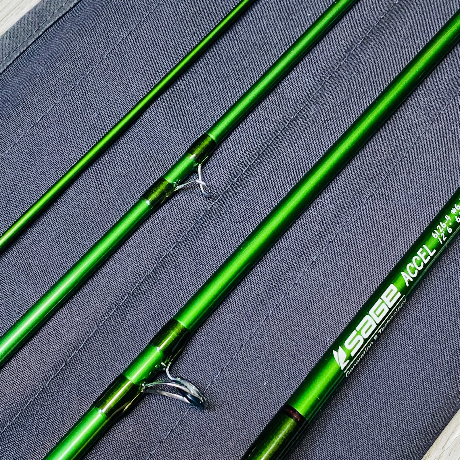[Beautiful] Sage Accel 6126-4 6WT 12’6″ Fly fishing rod w/Tube Socks