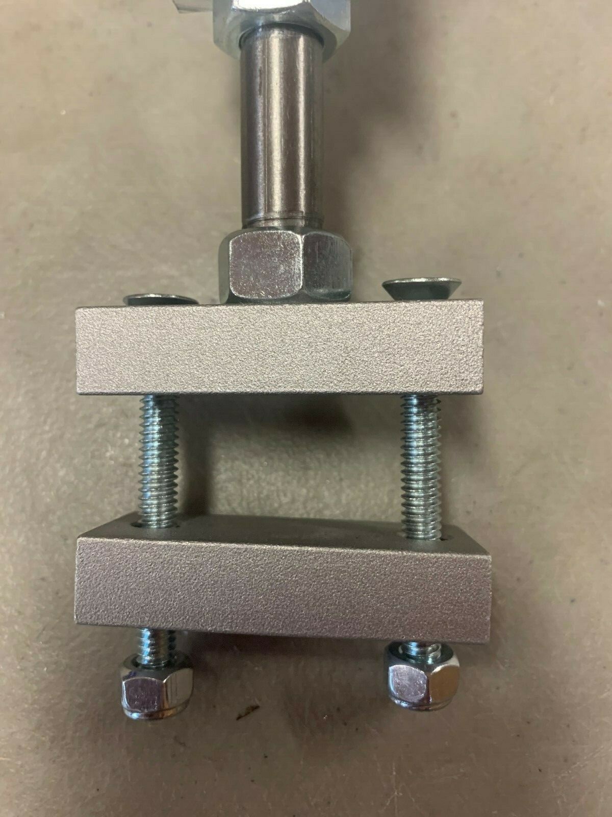 Fully Adjustable Single rodholders for pontoon rails