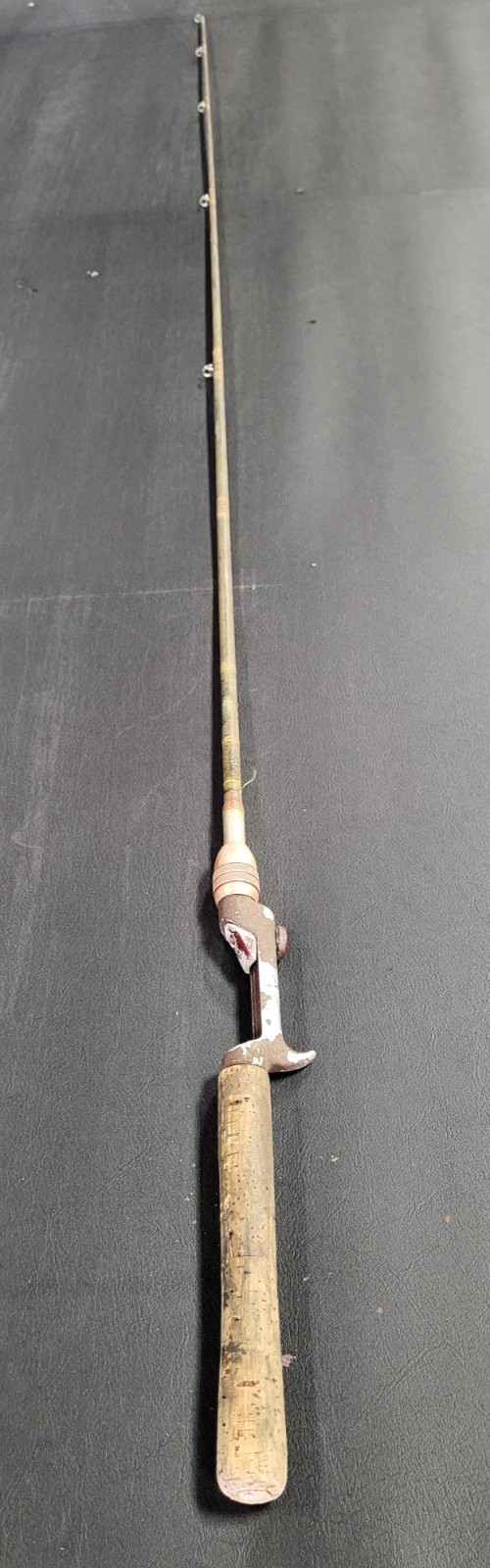 St. Croix Fiberglass Bait Casting Rod – 5’9″ – Medium Heavy, 1 Piece, 7 Guides