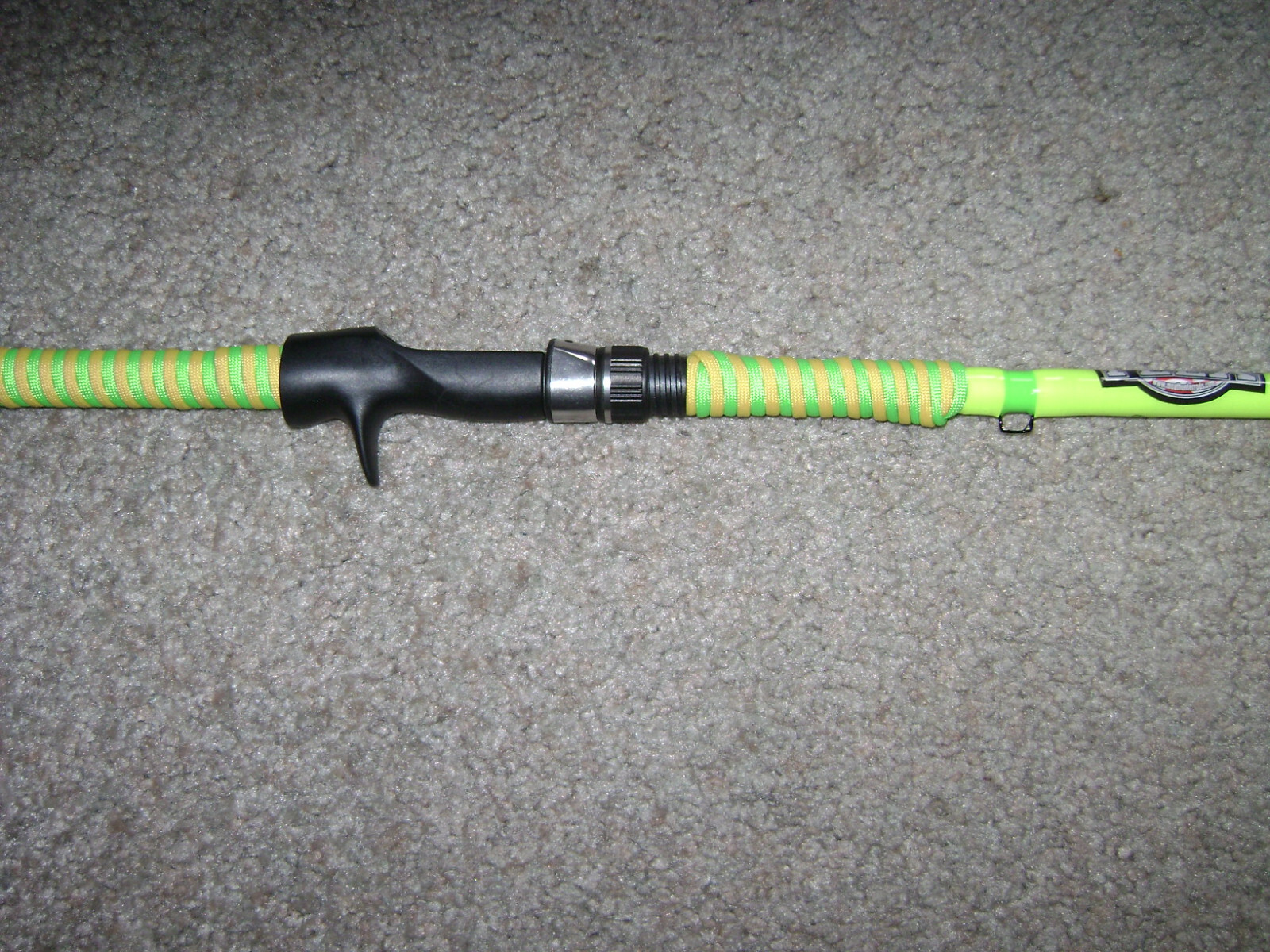 GLOW ROD MEAT HUNTER FLEX 6′ CASTING -BIG FISH- GLOWS GREEN UNDER BLACK LIGHT!