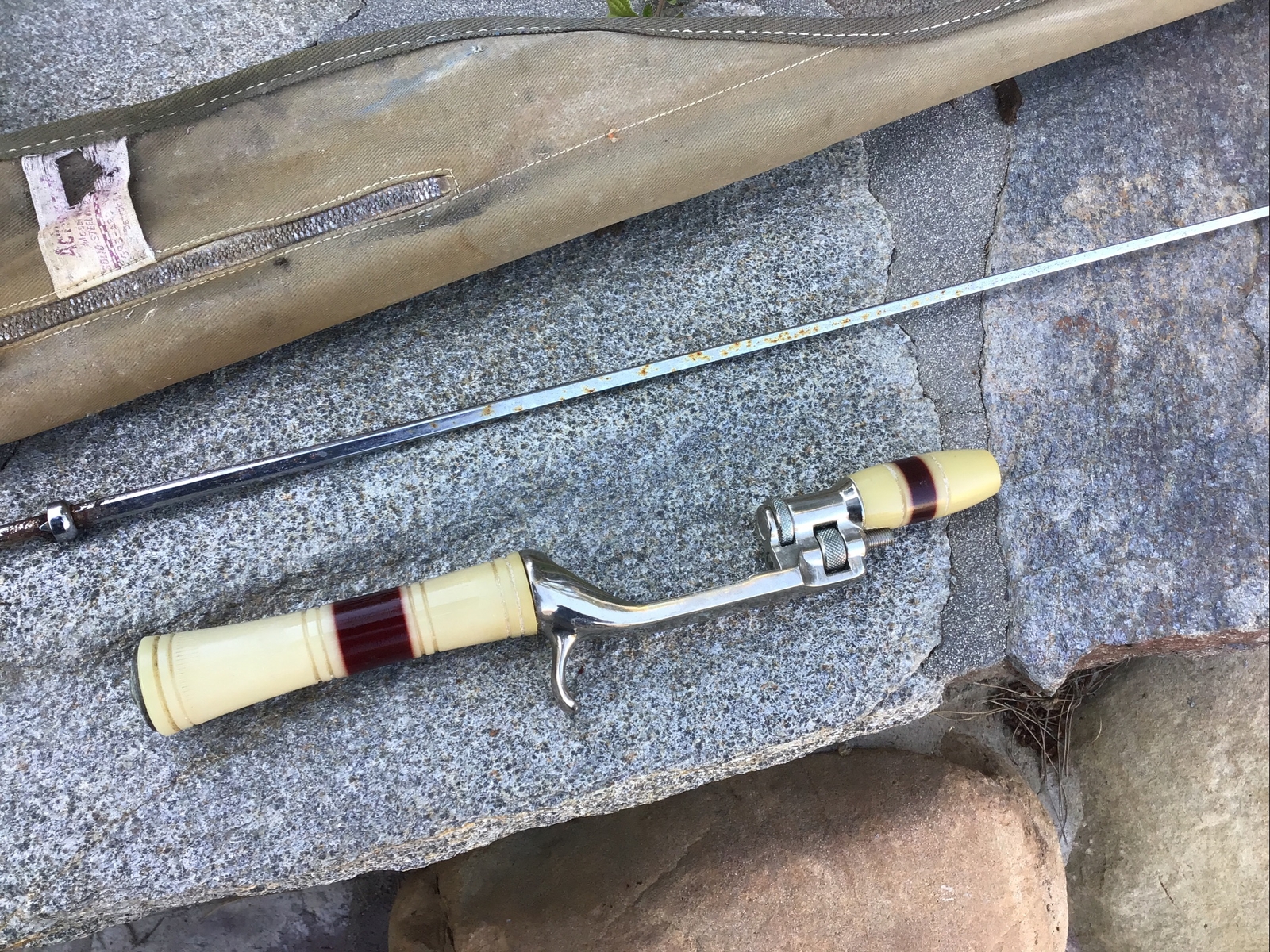 Vintage Orchard Industries “ACTION ROD” WHITE & MAROON Bakelite Handle-#R7