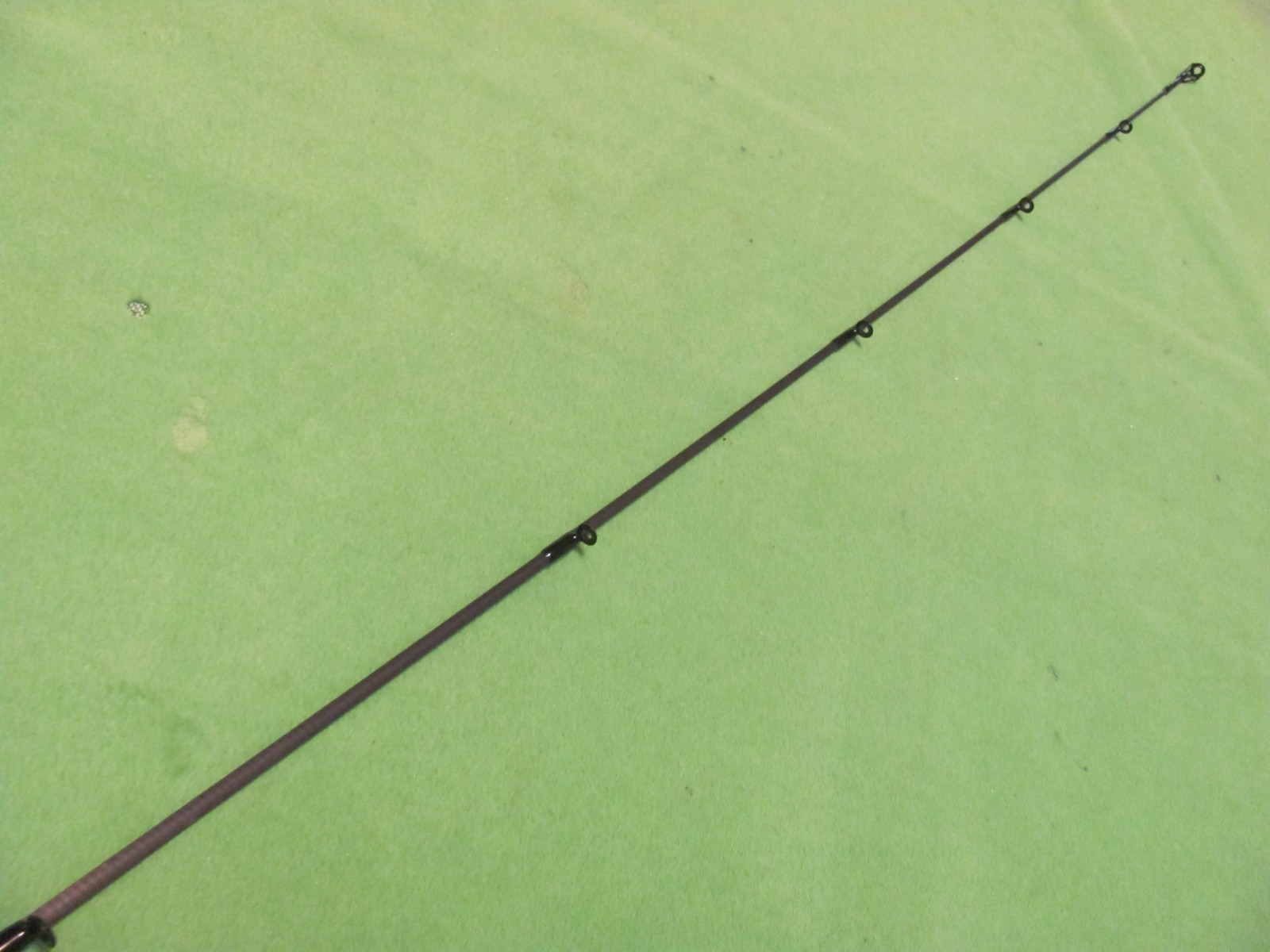 Lew’s Pro 1 – LP169MLS – IM8 – 6′ 9″ Medium Light 1-Piece Spinning Rod