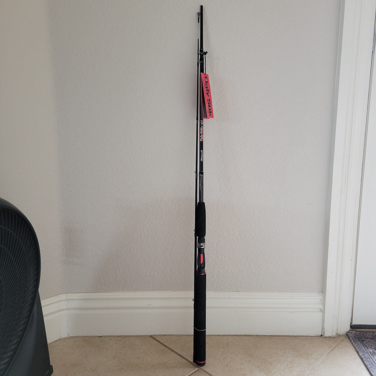 Shakespeare Ugly Stik GX2 USCA662MH Med Hvy 6’6″ 2 Pc 10-25 lb Line Casting Rod