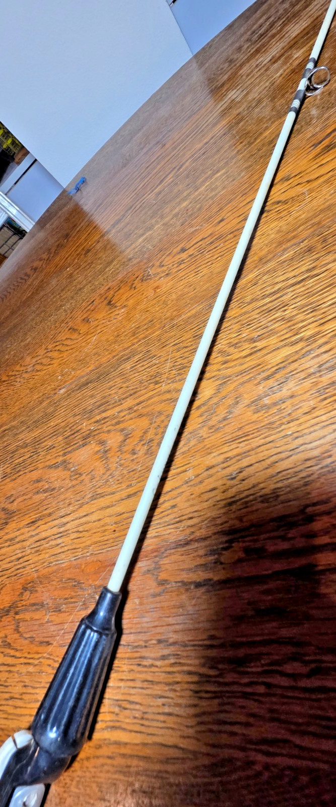 Vintage Johnny Walker 5′ 1-Piece Spin Cast Fishing Rod