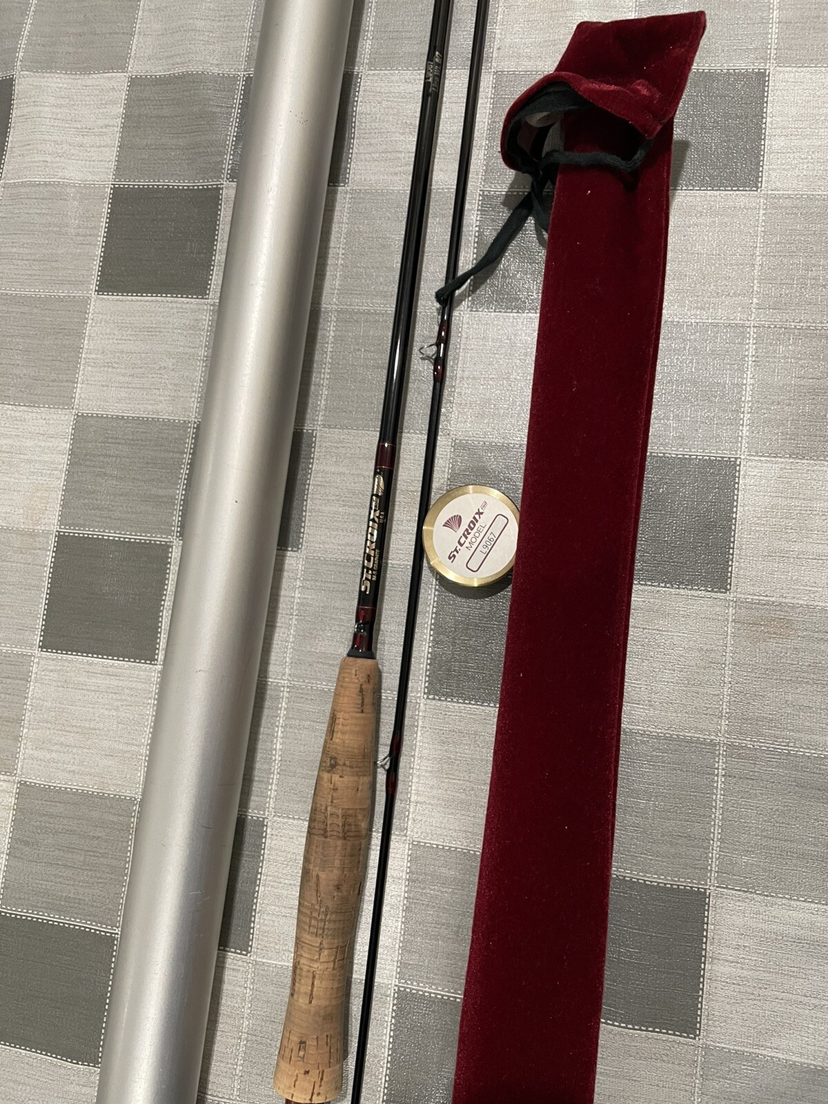 St. Croix Legend L9067 IM-S Graphite Fly Rod 9 Ft Wt 6/7 Cloth And Aluminum CASE