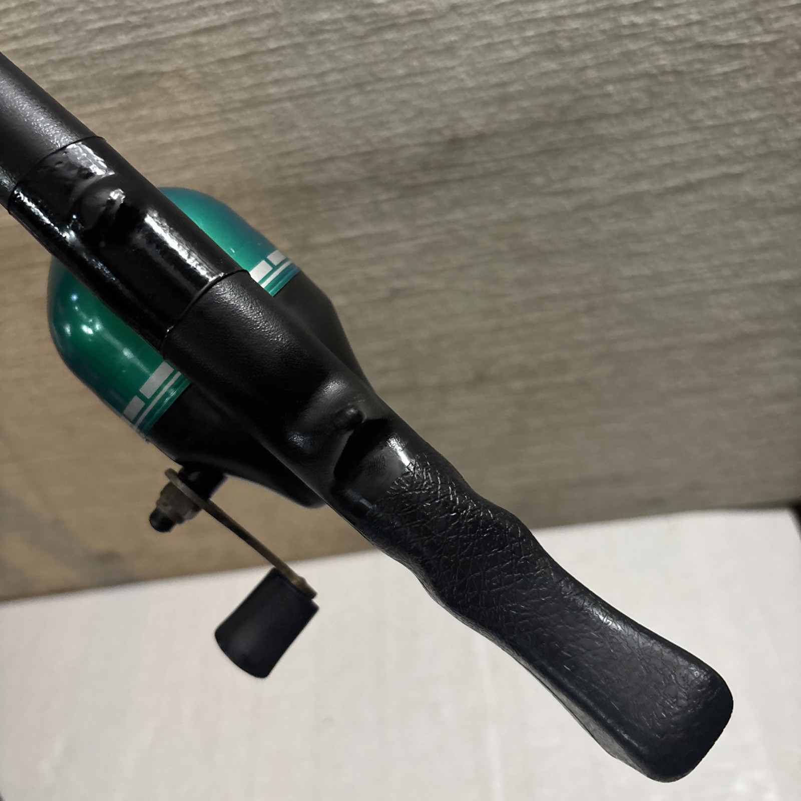 Vintage Shakespeare 200 5′ 6″ Fishing Spincasting 2 Piece Rod & Reel Combo EUC