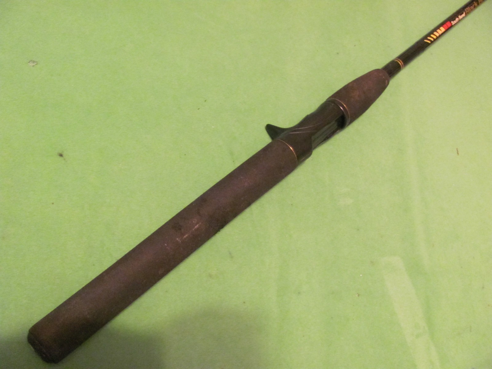 Vintage South Bend Black Beauty 6’ 0″ Medium Heavy Action 1-Piece Casting Rod