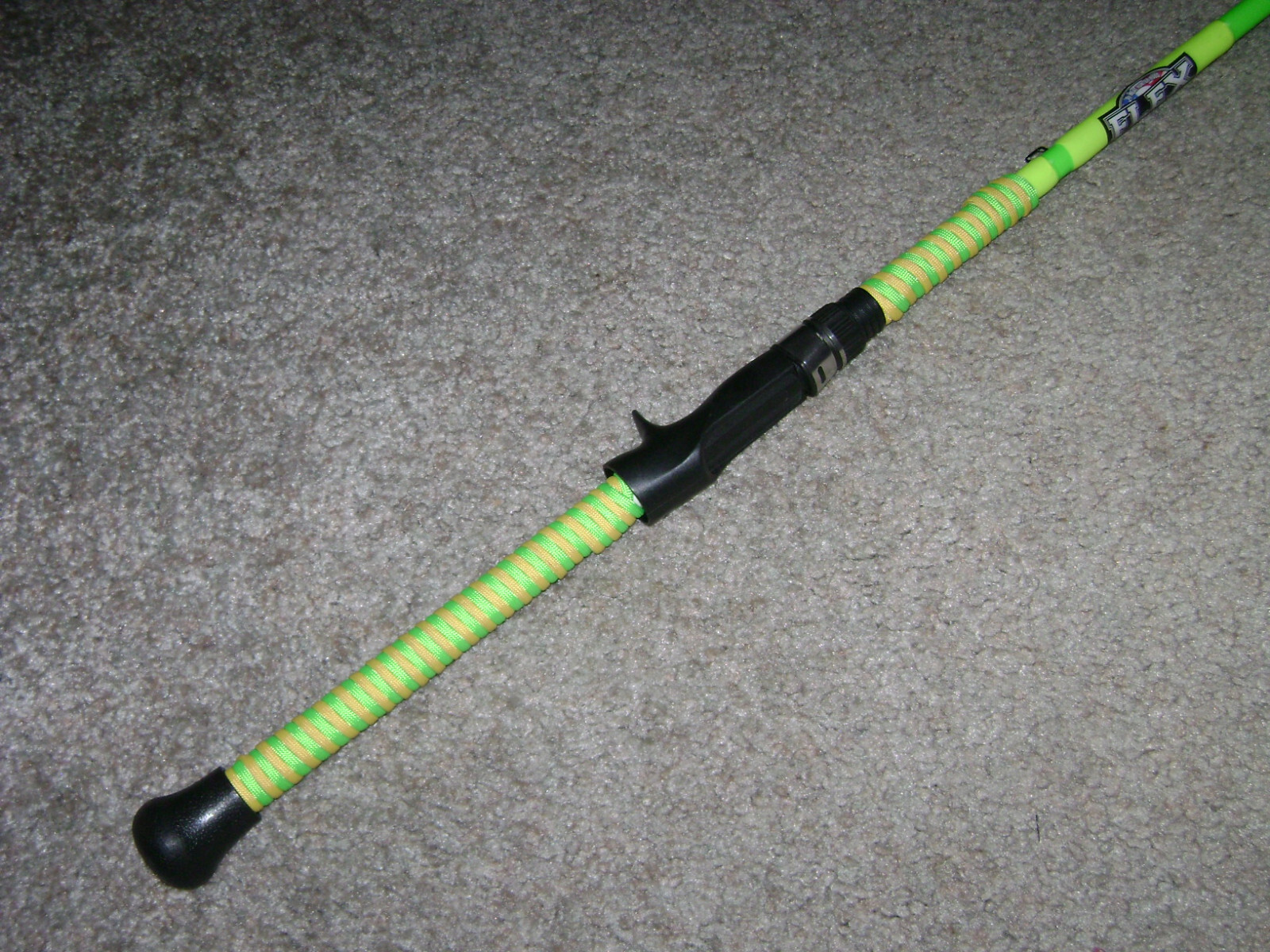 GLOW ROD MEAT HUNTER FLEX 6′ CASTING -BIG FISH- GLOWS GREEN UNDER BLACK LIGHT!