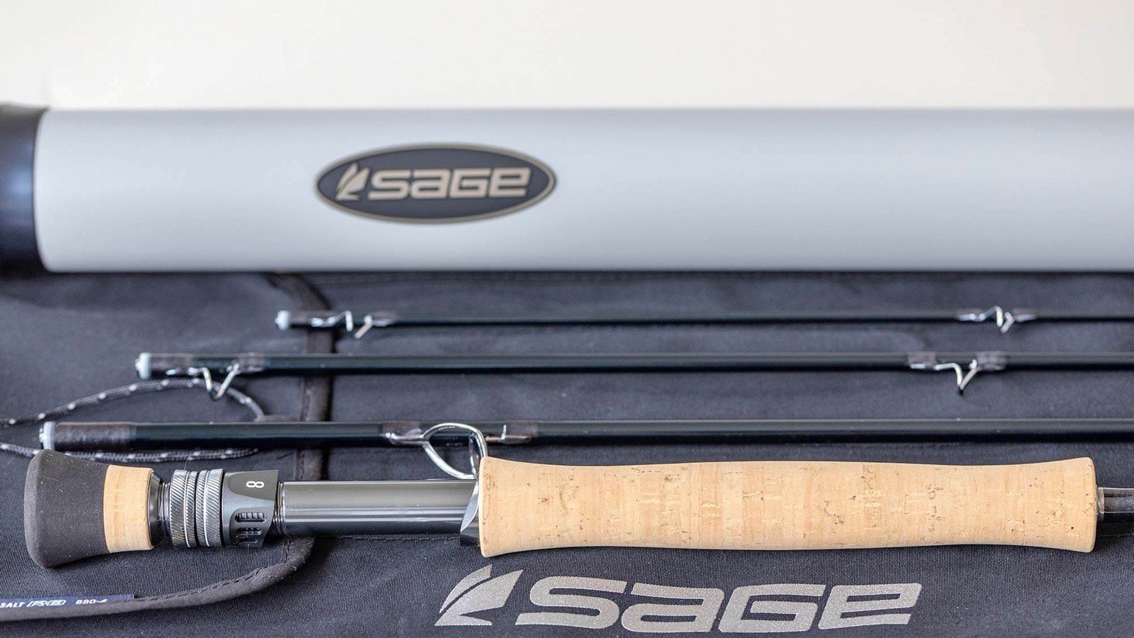 New Sage Salt Revolution 8 Technology R8 890-4 8wt 9’0″ 4-Piece Fly Fishing Rod