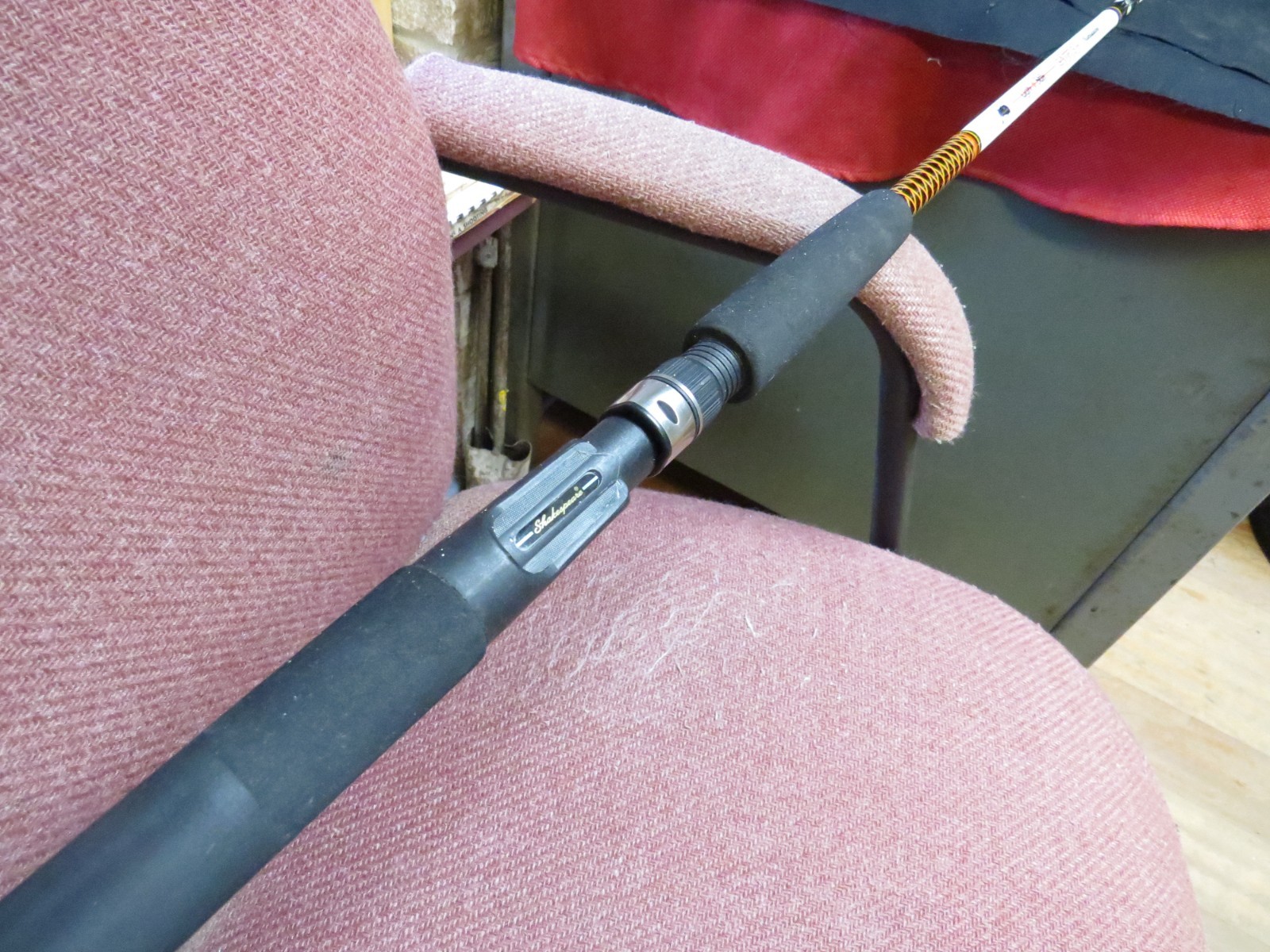 SHAKESPEARE CATFISH 7′ UGLY STICK SPINNING ROD One Piece, Very Nice!