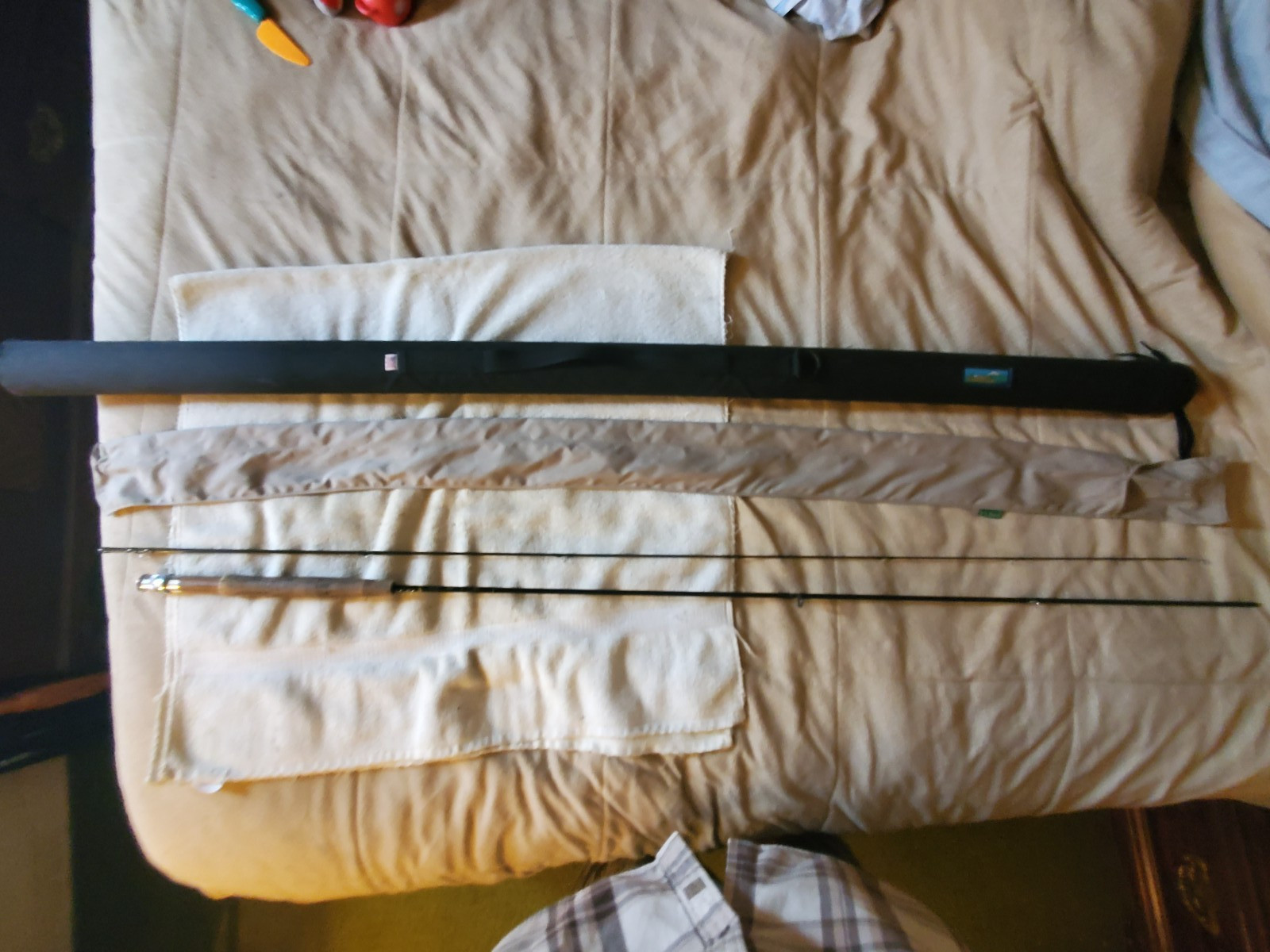 Cabela’s Fish Eagle II IM6 GFII 865 Graphite 8’6″ 2 Piece w Hard Tube/Case
