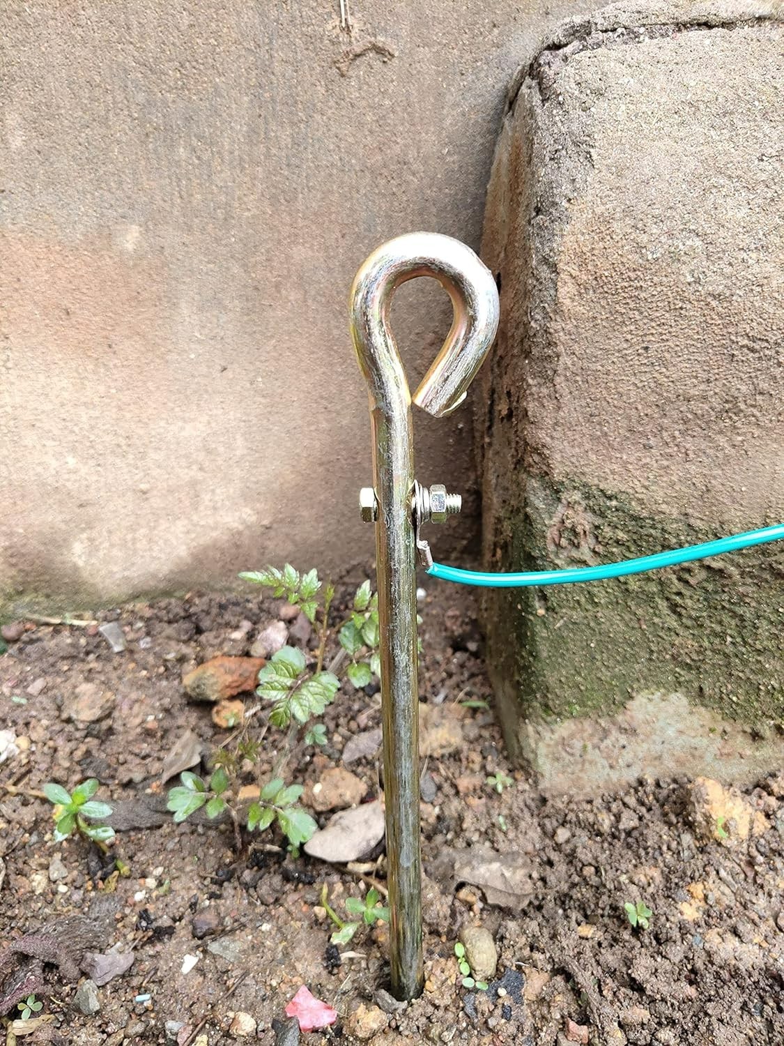 Compact Ground Rod with Preinstalled Copper Lug – Perfect for Outdoor Equipment