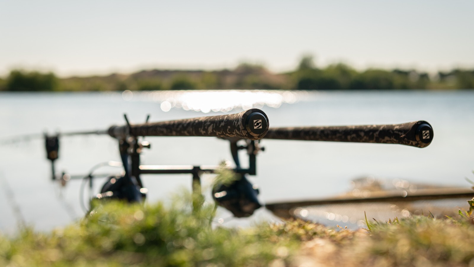 NEW 2025 Sonik Xtractor+ DARK CAMO Carp Rods – All Sizes – (AC0161 – AC0165)