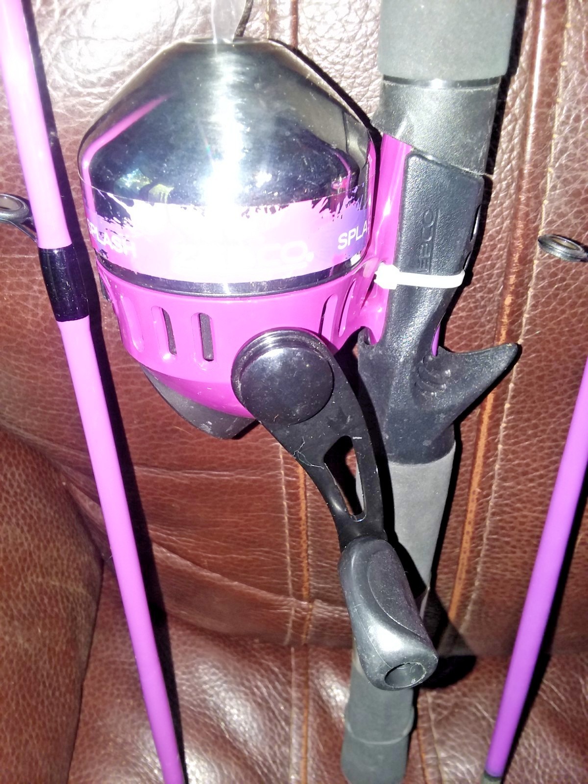 2 CASTING ZEBCO SPLASH SERIES MEDIUM 6 foot 2-PIECE RODS Use 1/8-3/4oz PURPLE
