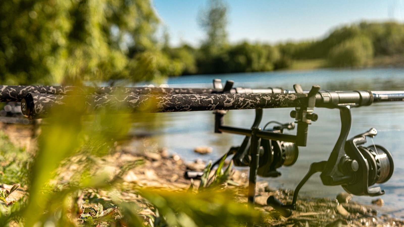 NEW 2025 Sonik Xtractor+ DARK CAMO Carp Rods – All Sizes – (AC0161 – AC0165)