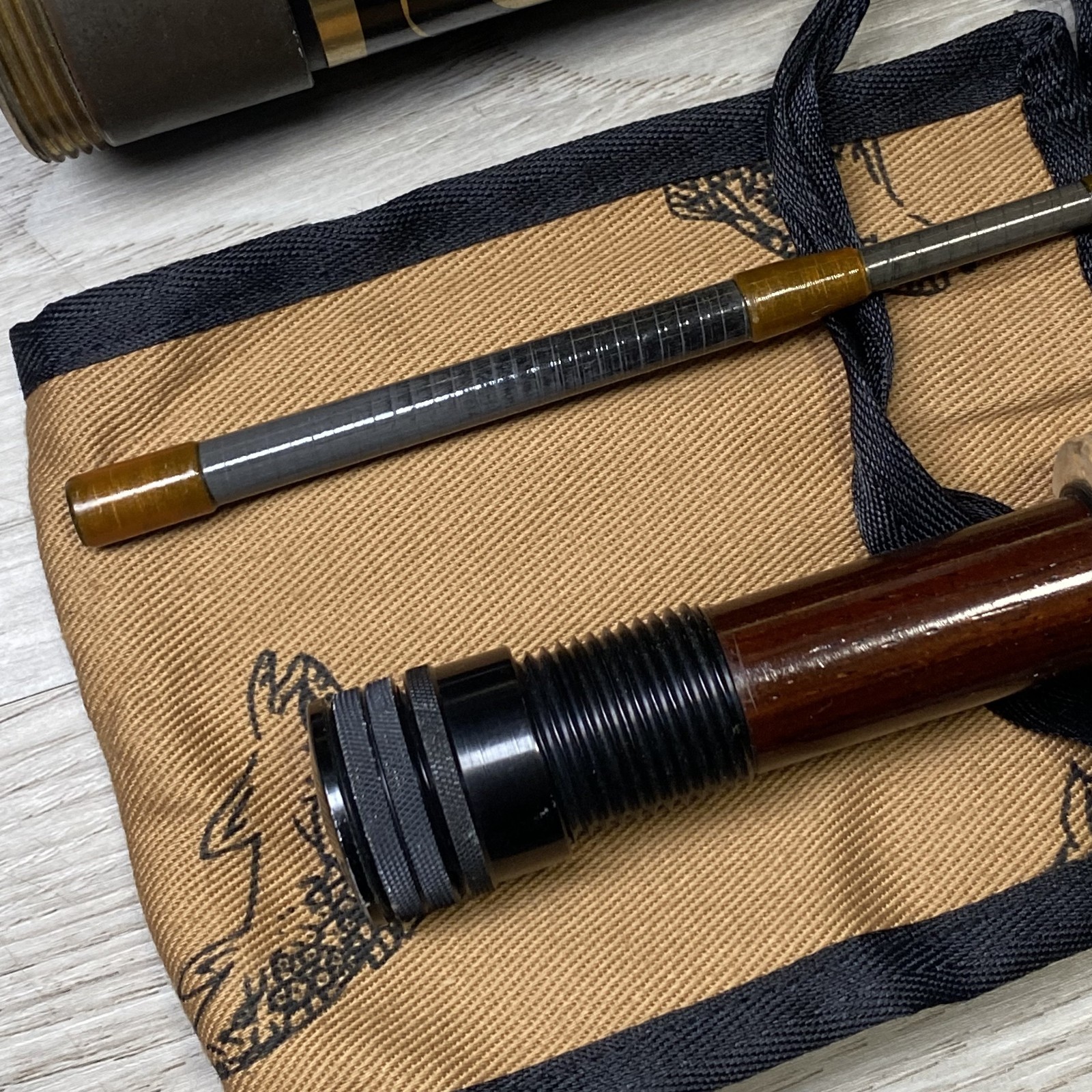 ORVIS Graphite “FAR AND FINE” 5wt 7’9″ Fly rod w/Sock Tube