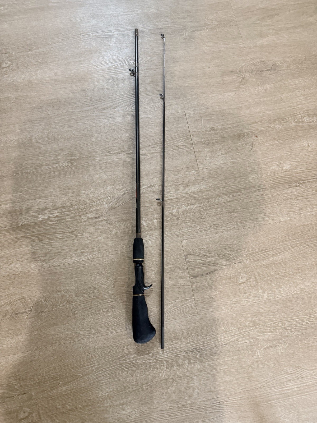 Zebco 55 Casting Rod 2-Piece 5’6″ Graphite Medium Moderate 10lb Black/Red