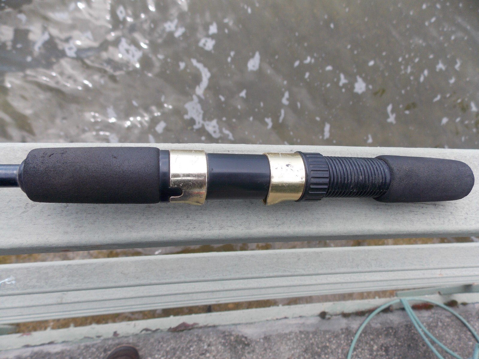 Daiwa APOLLO GOLD #1910 U.L. 5-1/2′ Graphite Spinning Rod (2Pc) 1/16-1/4oz 2/26