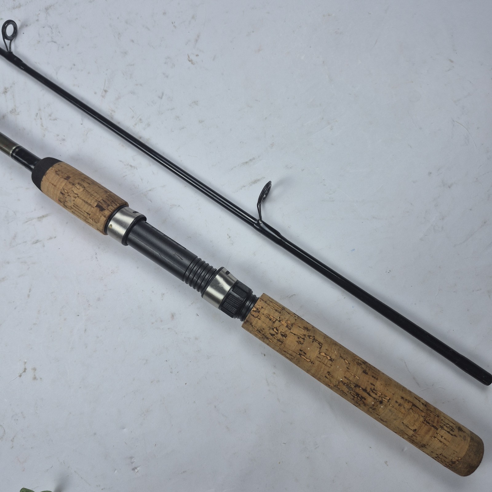 Daiwa D-Shock DSC F562L – 5’6” 2-Piece Spinning Fishing Rod