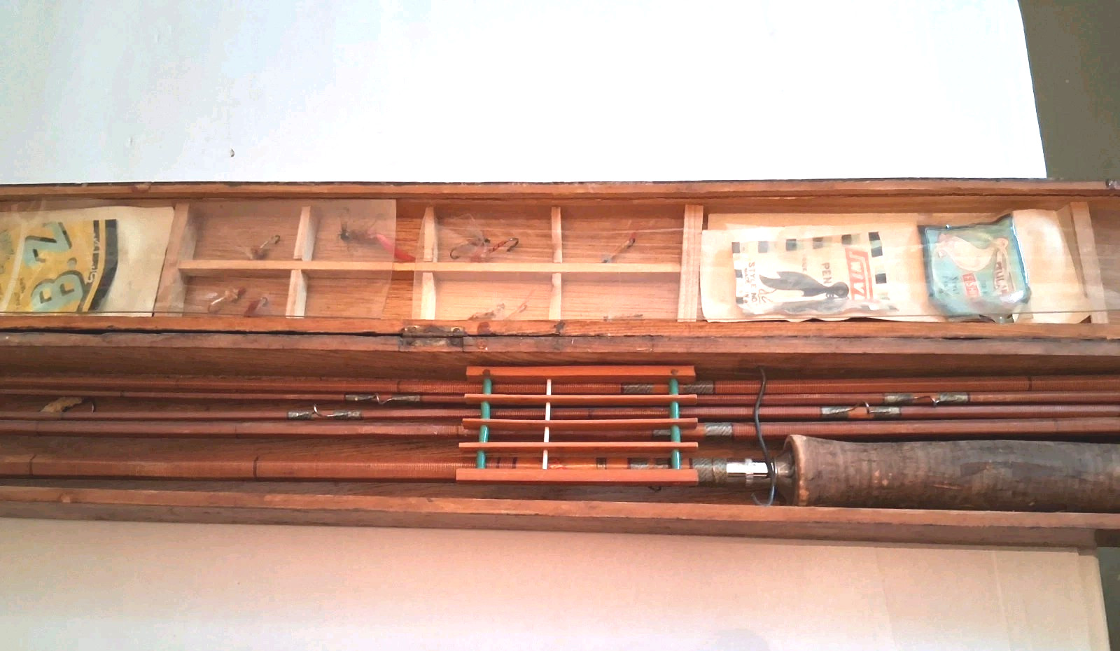 5pc Vintage Crown Japanese 8′ Bamboo Fly Fishing Rod w/ Crown Brand Box & Flies