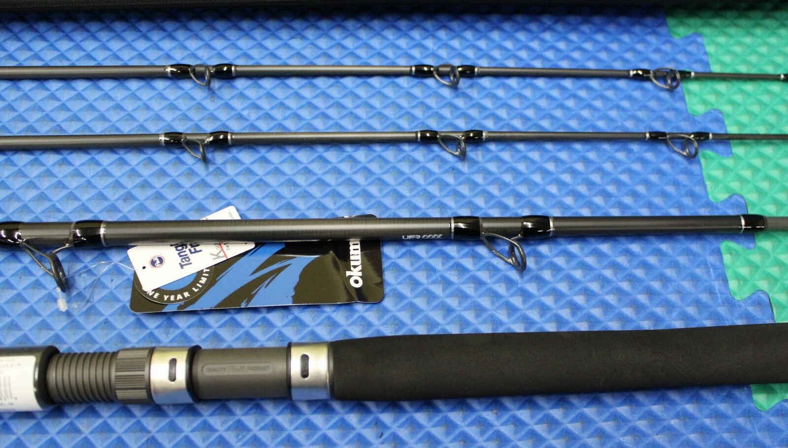 Okuma Voyager Signature Boat Rod 7′ 0″ 3-Pc W/Soft Case 2 Rod Tips VSB-C-703ML-M