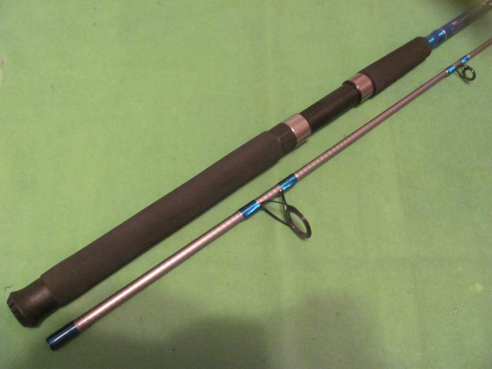 HURRICANE BLUE FIN 7′ 0″ MEDIUM HEAVY ACTION 2 PIECE SPINNING ROD NEW.