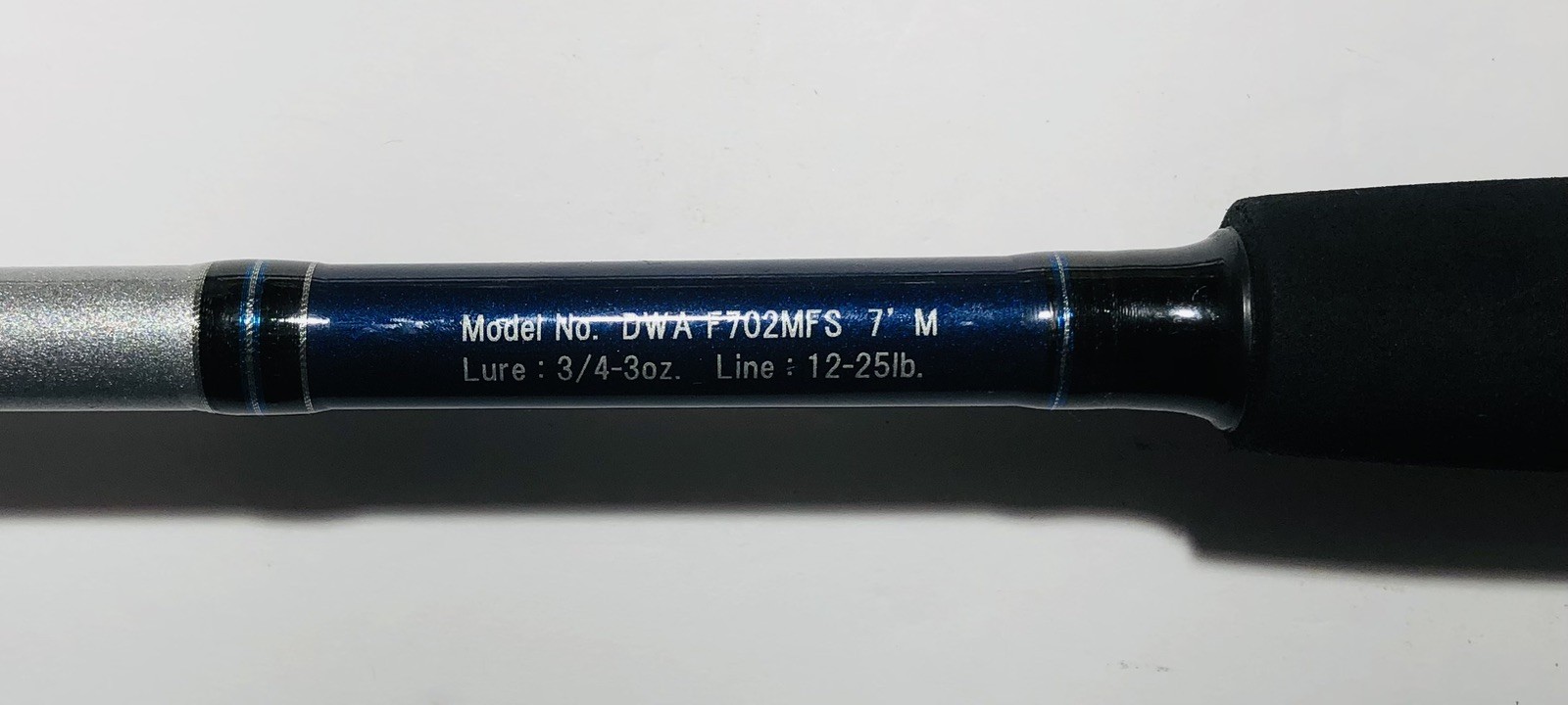 DAIWA D WAVE (DWA F702 MFS) 7’0″ 2 PC Med 12-25LB Spinning Rod & 4000-B Reel