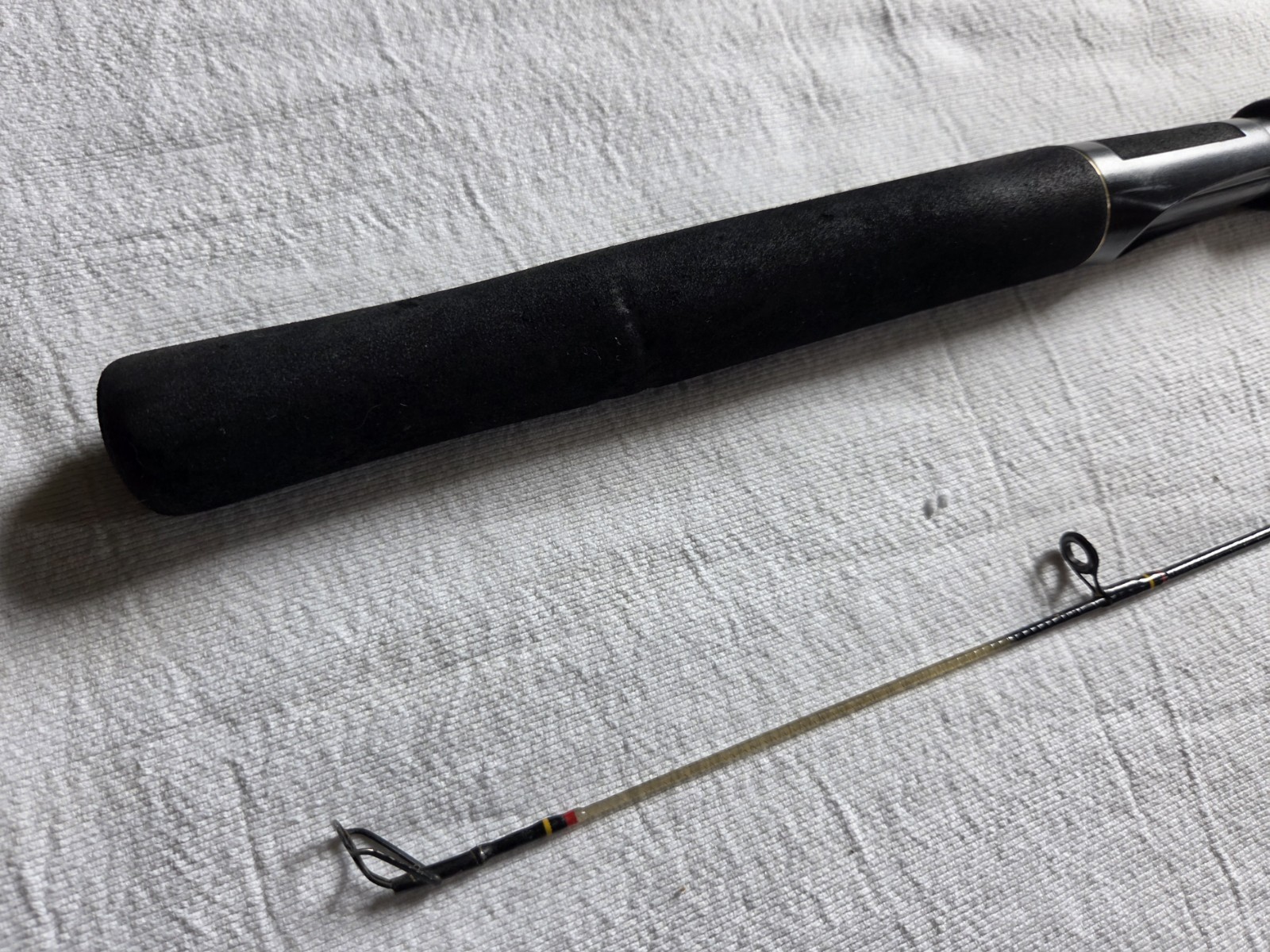 SHAKESPEARE 6′ UGLY STIK 2 PC SPINNING ROD – USED/DECENT