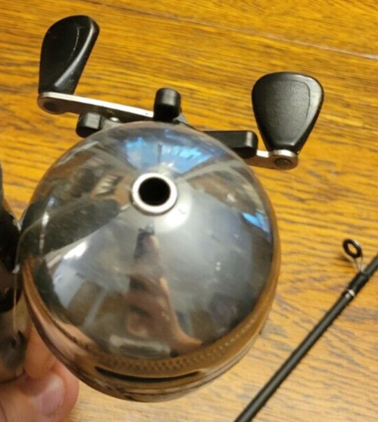 Combo Zebco Dura Action 1245SS-GWD4 562M 5 1/2′ Rod 202SS Spin Cast Fishing Reel