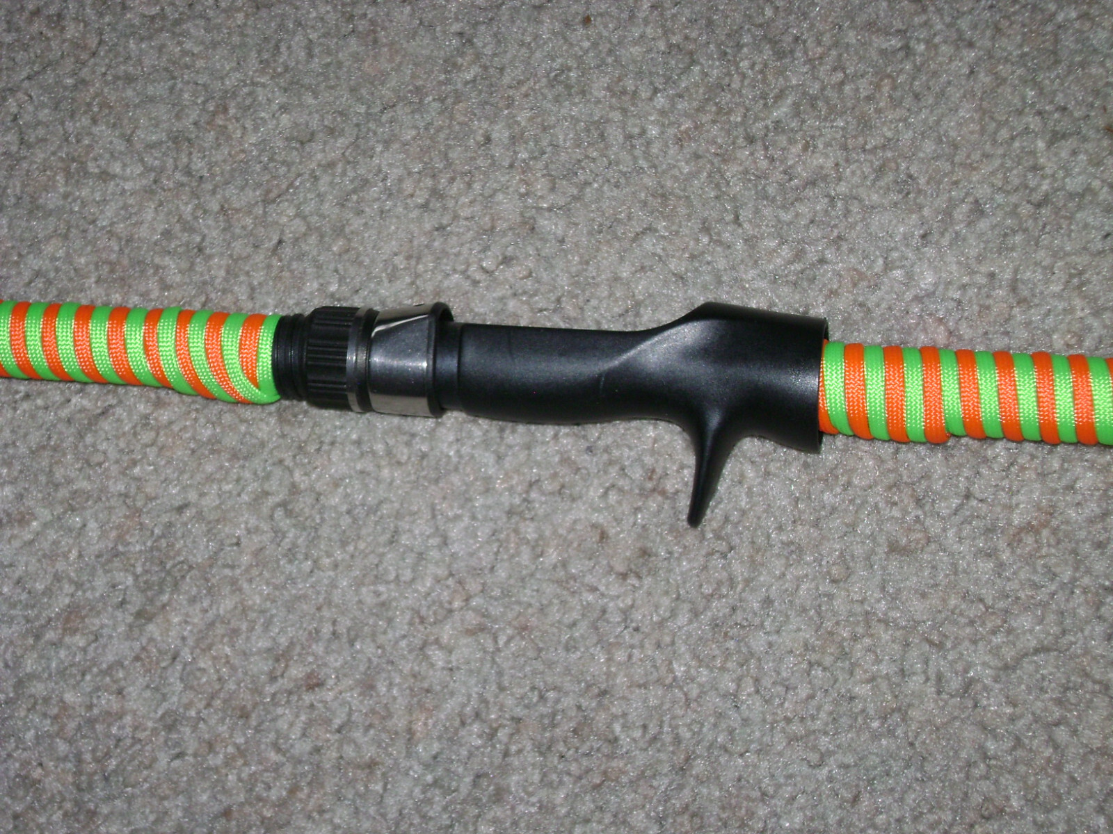 GLOW ROD MEAT HUNTER FLEX 6′ CAST -MADE IN USA -GLOWS ORANGE UNDER BLACK LIGHT !