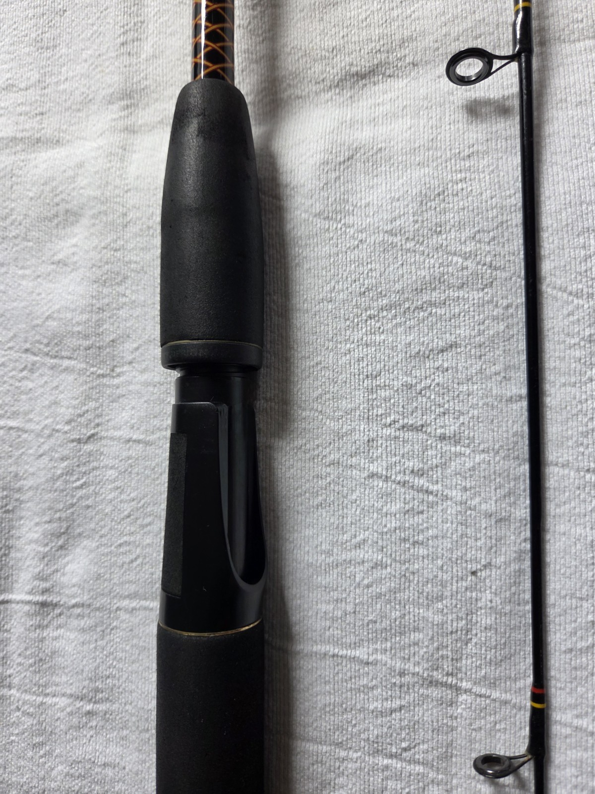 SHAKESPEARE 6′ UGLY STIK 2 PC SPINNING ROD – USED/DECENT
