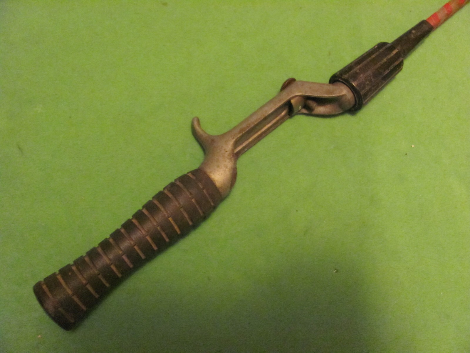 Vintage PHANTOM BANTAM SCS56 5′ 6″ 1-Piece Solid Fiberglass Casting Rod.