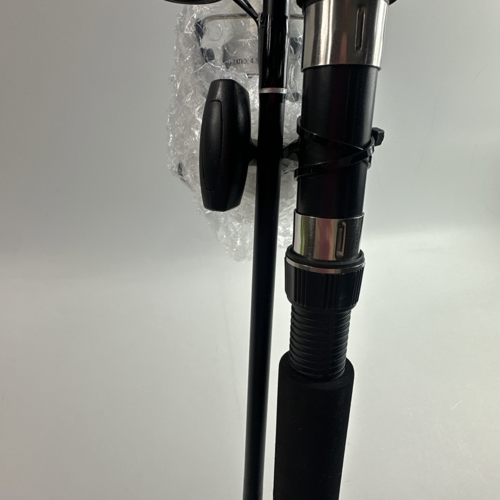 Sea Striker Fishing Pole and Reel SS8B LINE WEIGHT 10-25 JE21 ST5080 NEW