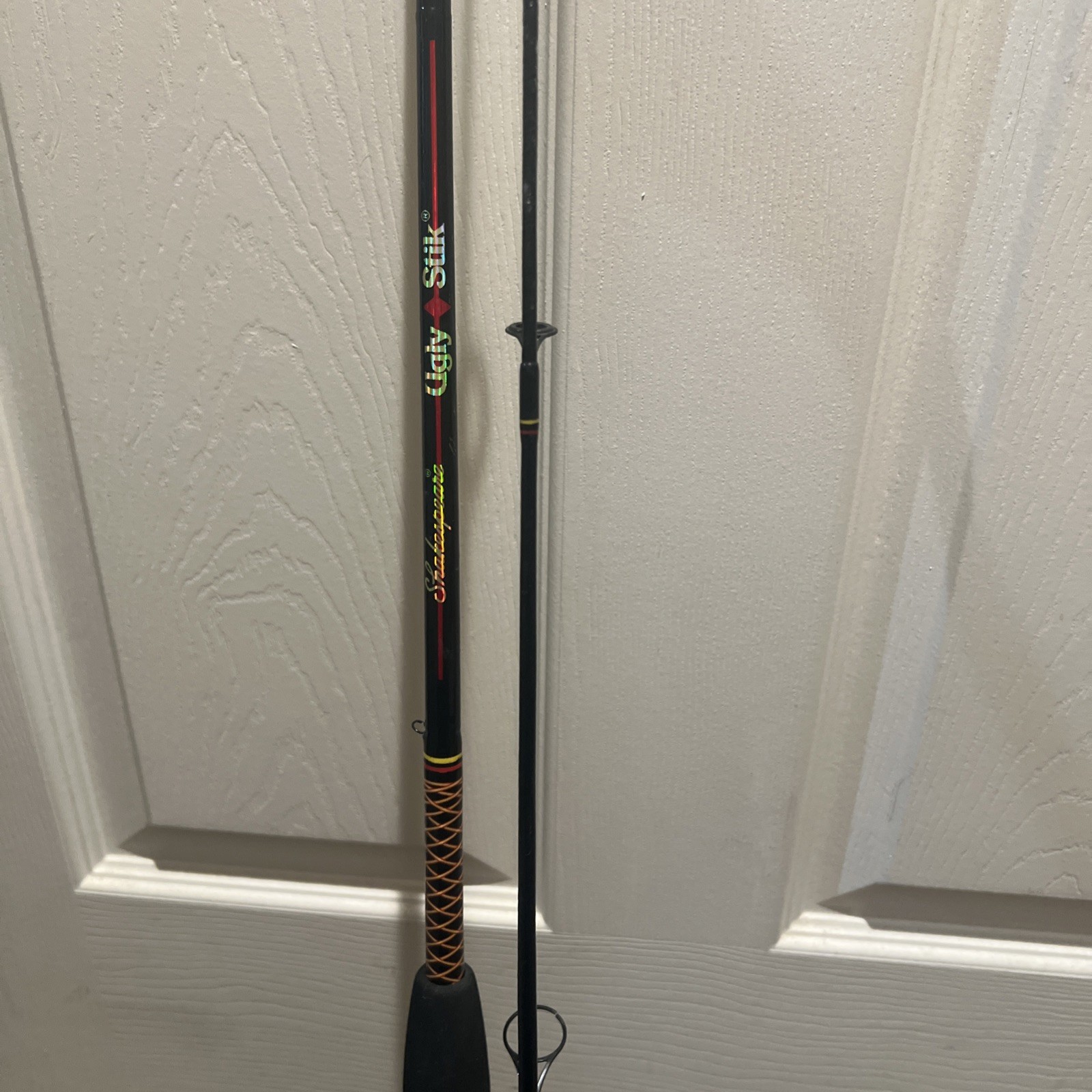 Shakespeare 5’10” Ugly Stik Spinning Rod SPL1102 2 Pc Med Action 6-15lb-