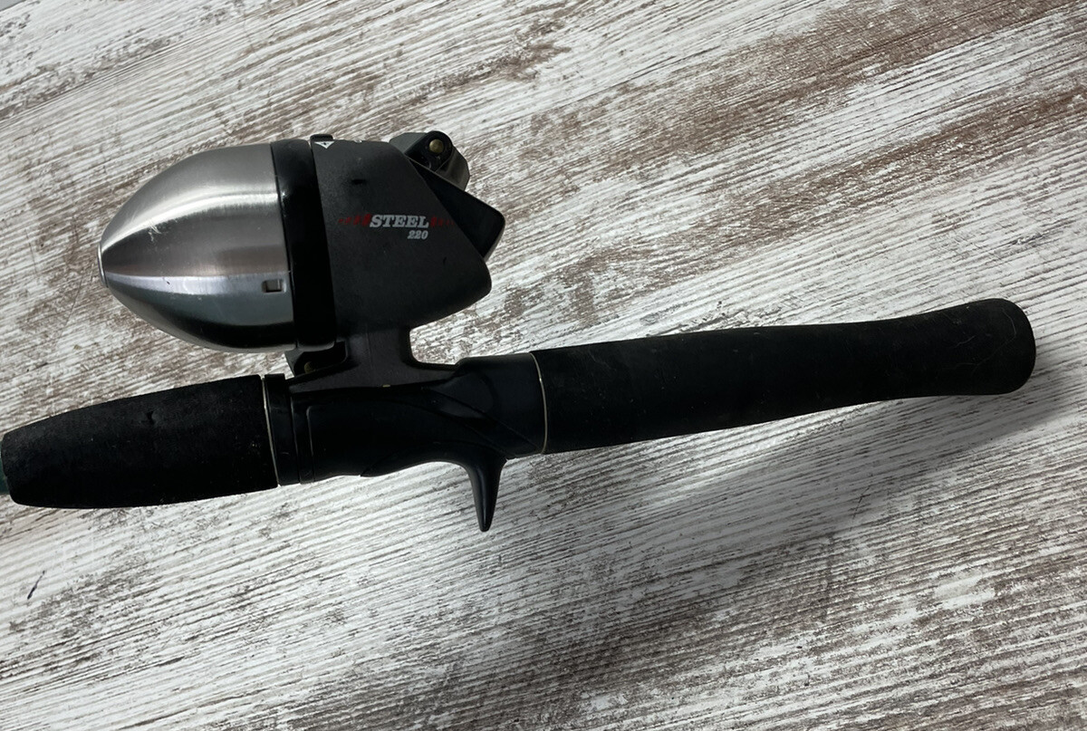 Johnson JTFC562M Mediunm 2-Pc Spincast 6-12 lb Line