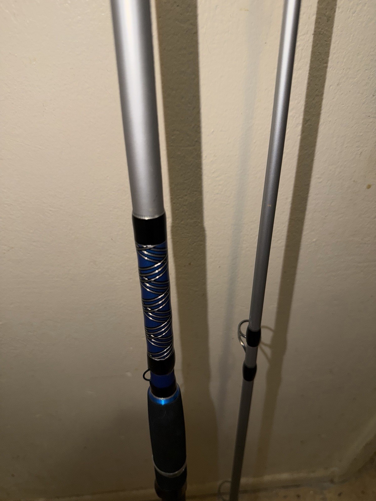 QUANTUM STRIVE SURF ROD SVS102H2040MF 10 FT 20-40 LB 2 PC BLACK,SILVER,BLUE