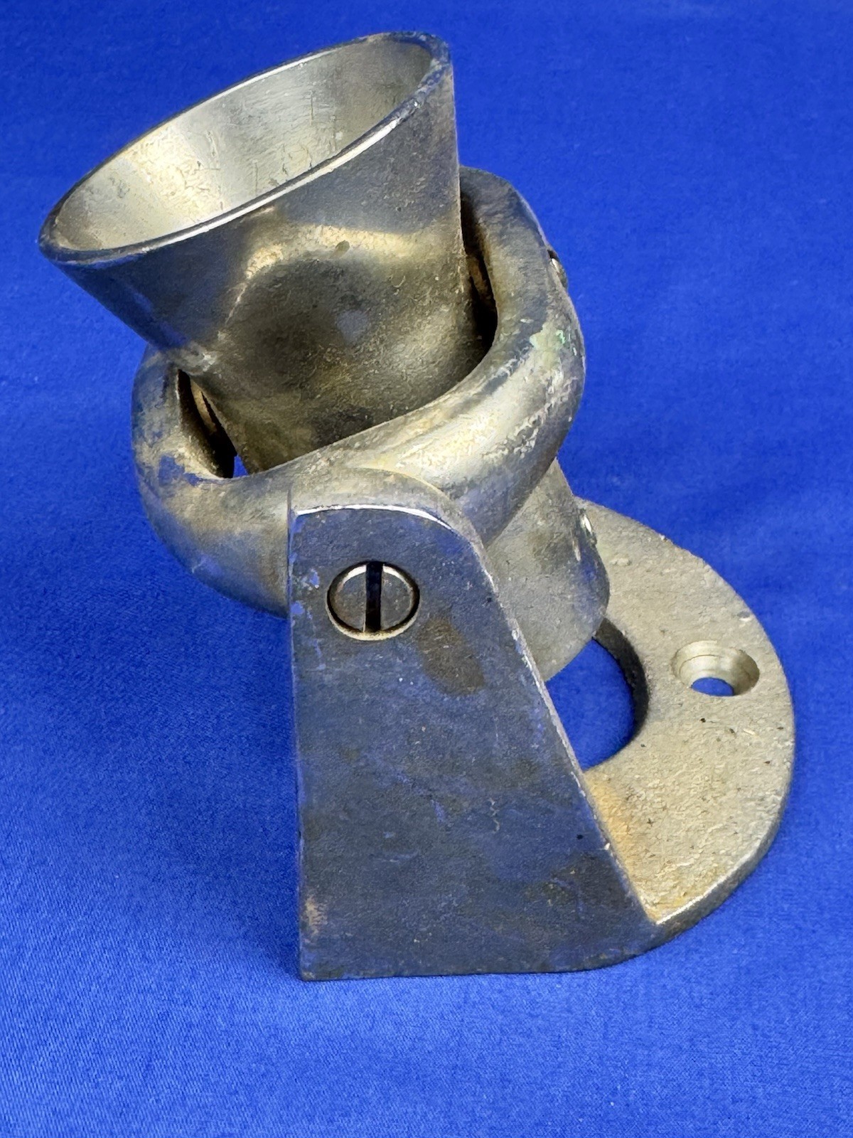 Vintage Lee’s Fishing Gimbal, Rod Holder, 4 1/4 x 3″ Mount Footprint 1 3/16″ Dia