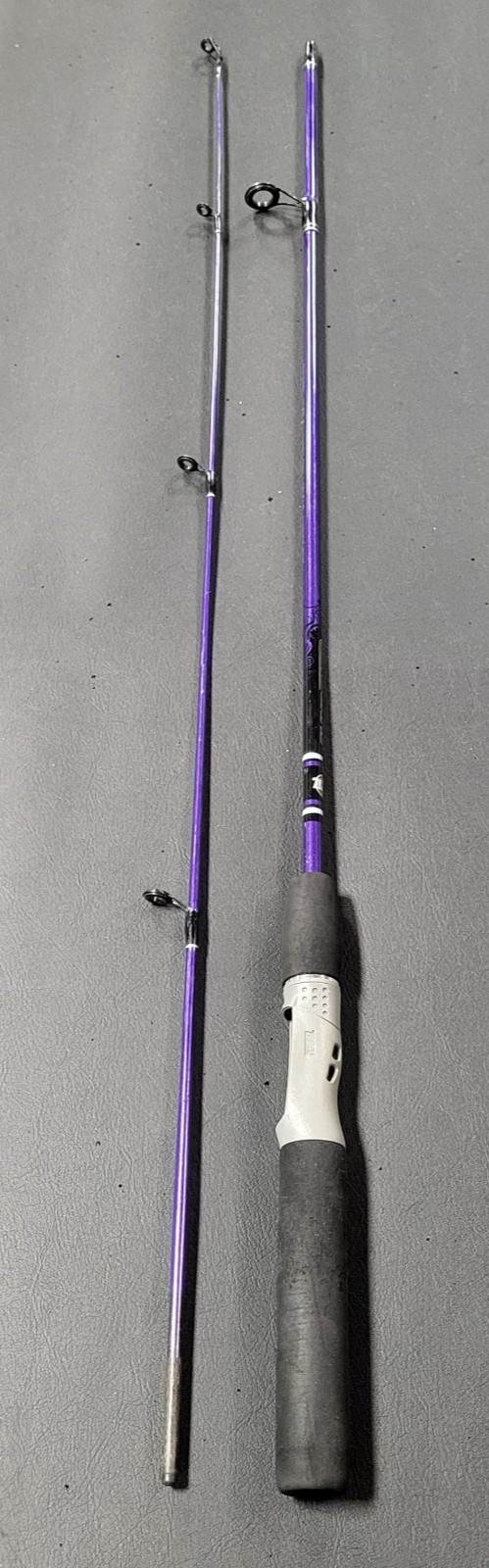 Zebco Slingshot Spinning Rod Model 202SLSPWB 5’6″ Medium Light 2 Piece Rod, EX