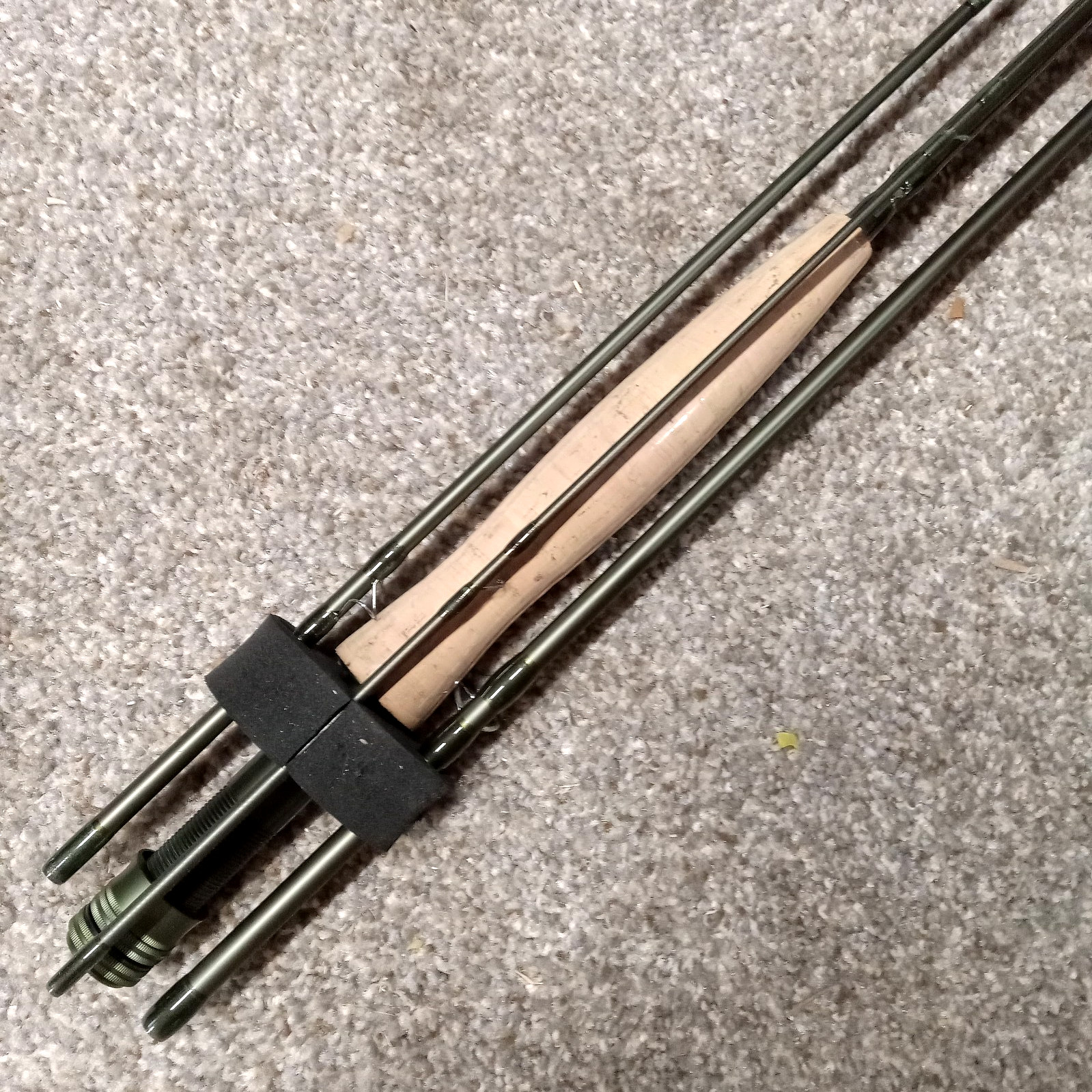 4 PIECE #4 V-EXPLORER 8′-6″ FLY ROD UN-USED IN TUBE