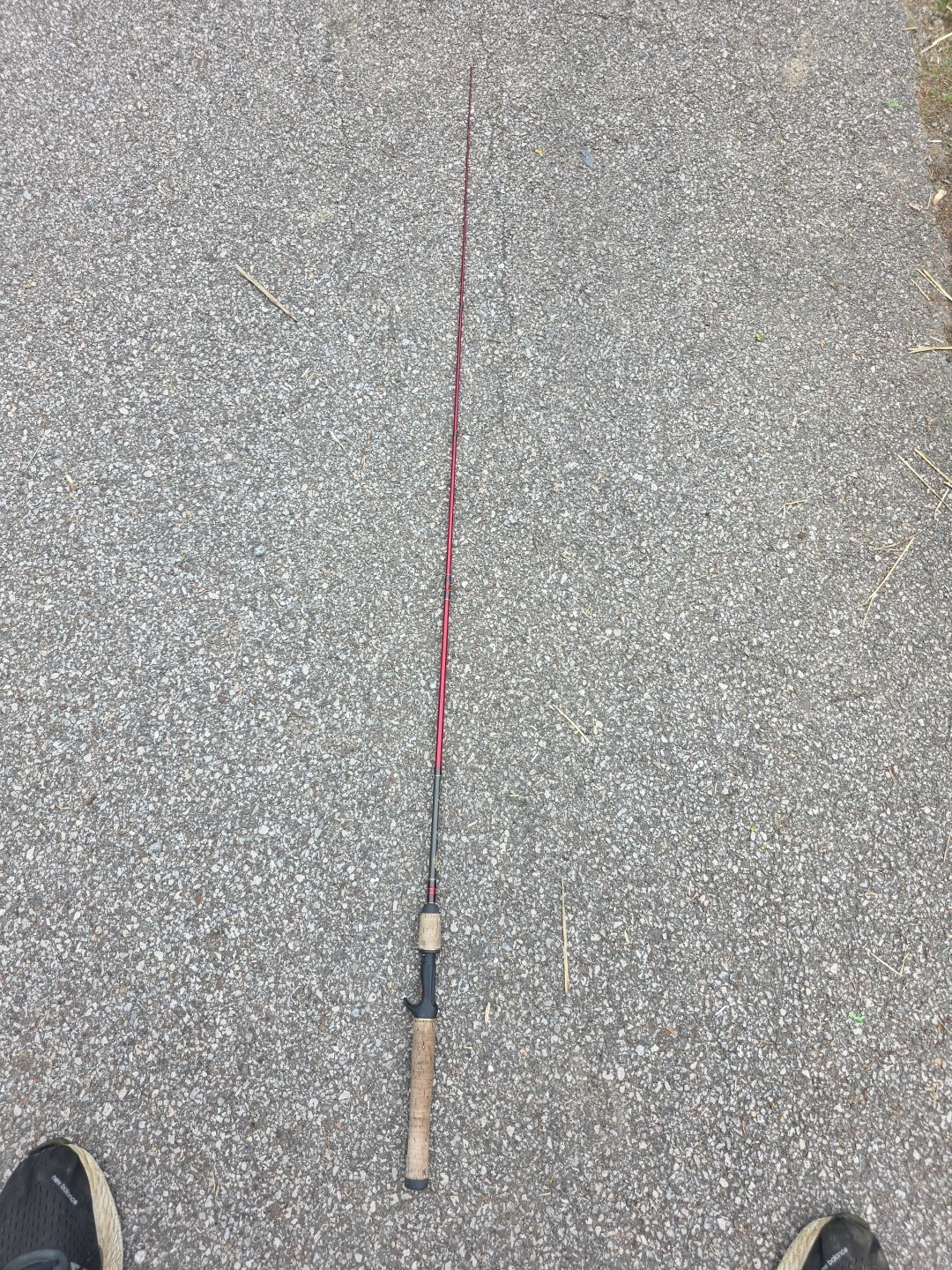 Berkley Cherrywood Graphite CWC561M 5′ 6″ Medium Action 1-Piece Casting Rod.