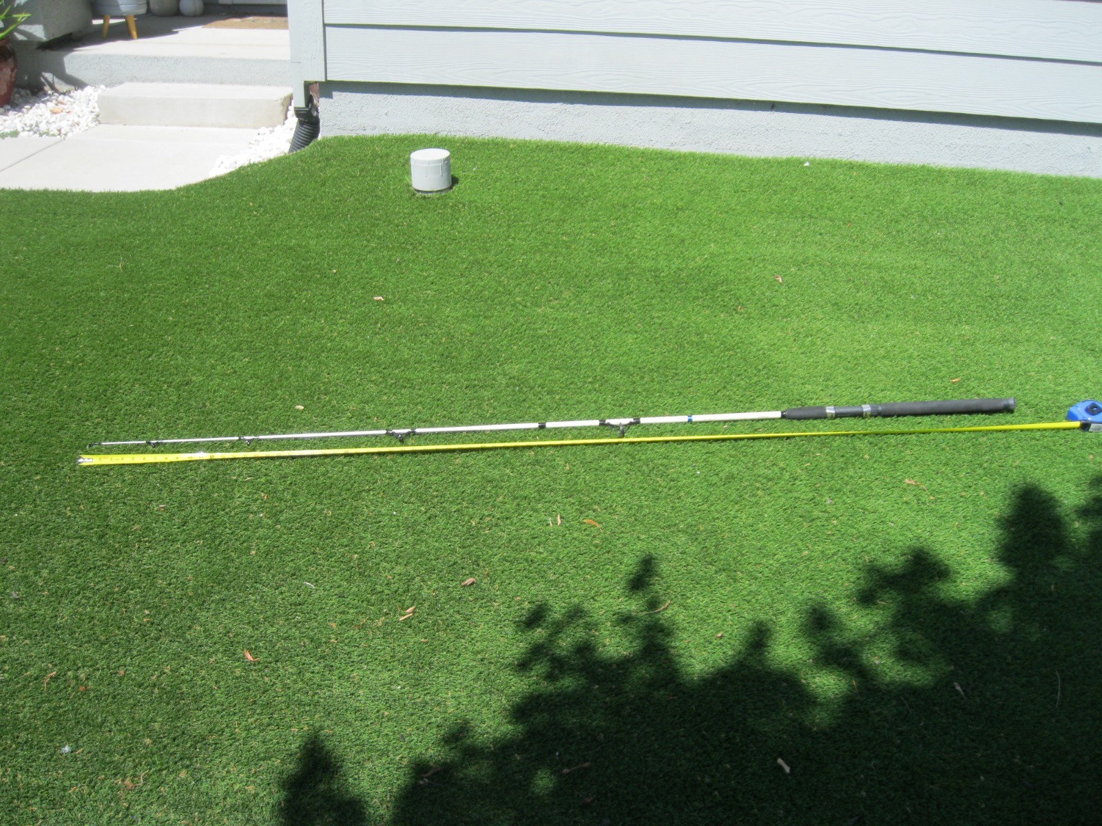 Vintage Ready2Fish SP-702/MHS, 7-foot, 2-piece spinning rod